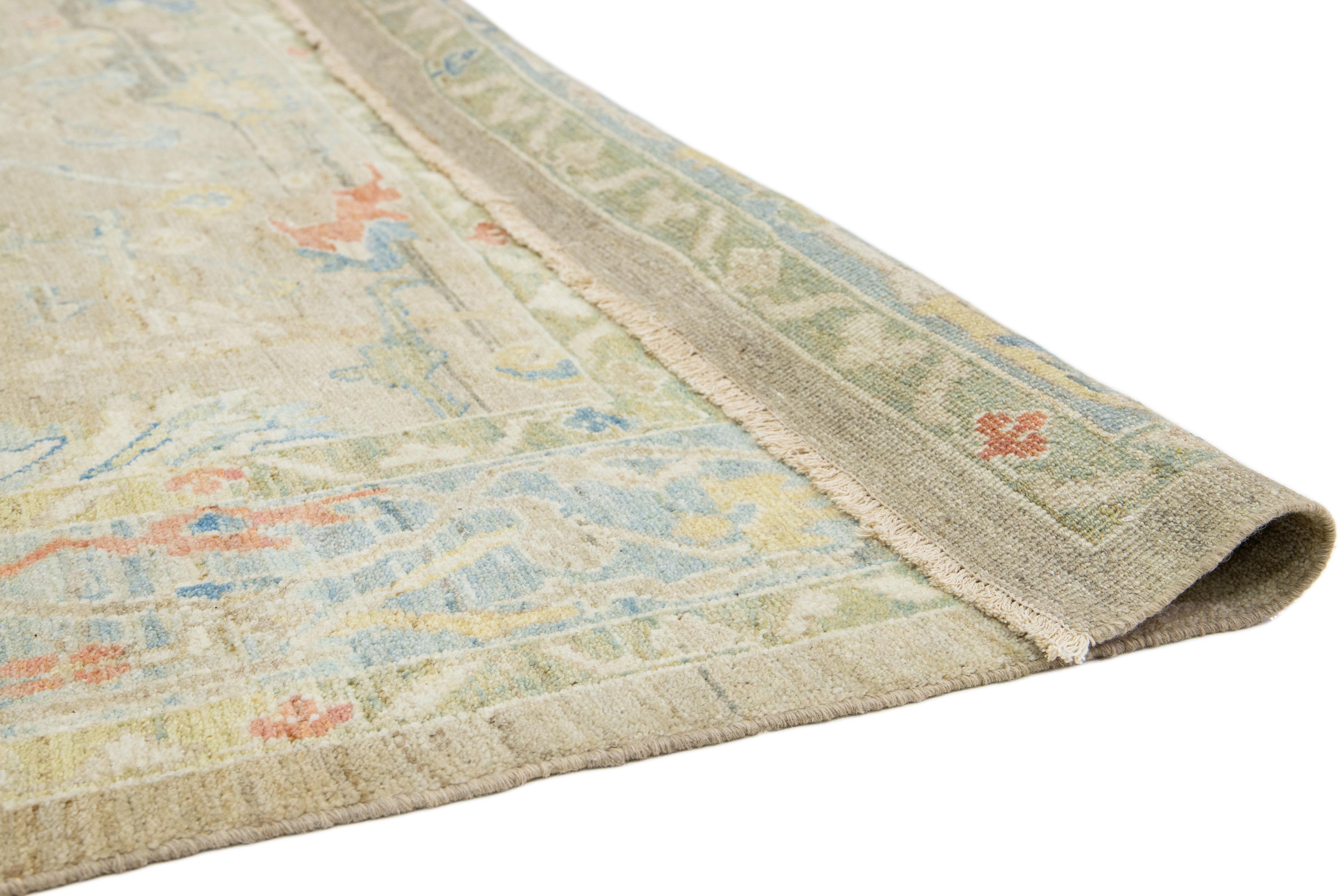 Annodato a mano Tappeto in lana Sultanabad Rugs di Apadana dal design contemporaneo e realizzato a mano in marrone chiaro in vendita