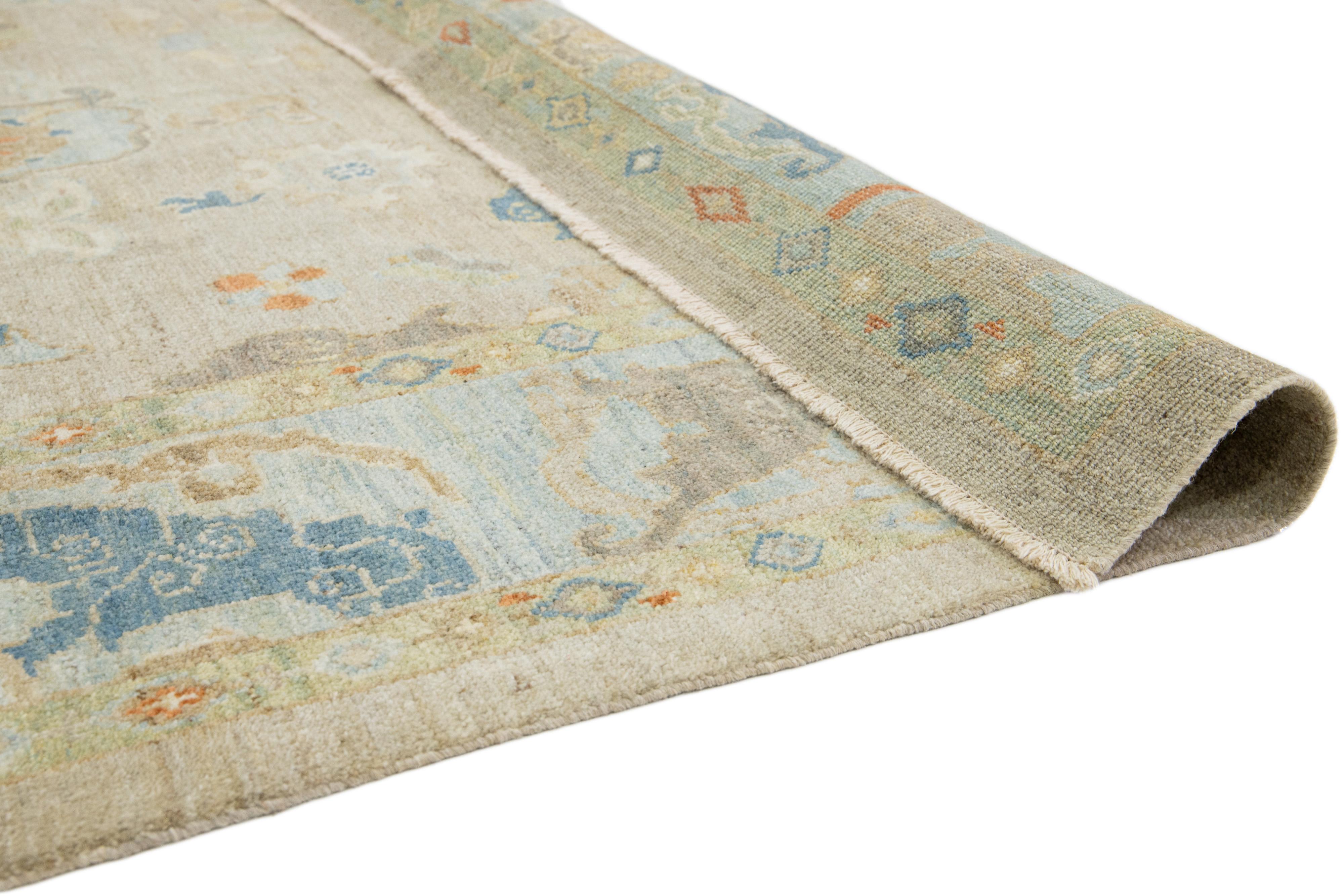 Pakistano Tappeto contemporaneo in lana Sultanabad Rugs marrone chiaro con design/One di Apadana in vendita