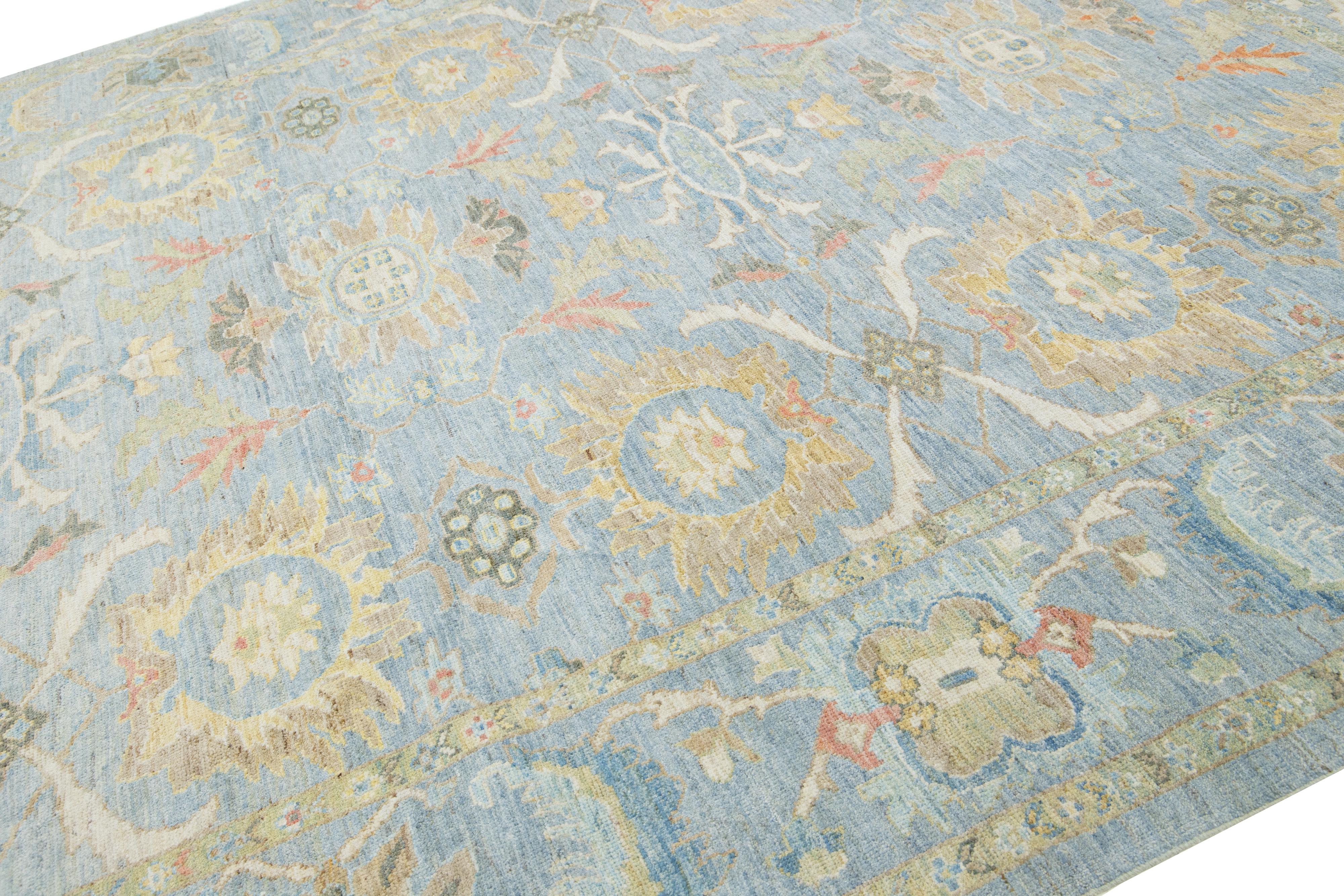 Apadana's  Contemporary Sultanabad Floral Wool Rug In Light Blue (Handgeknüpft) im Angebot