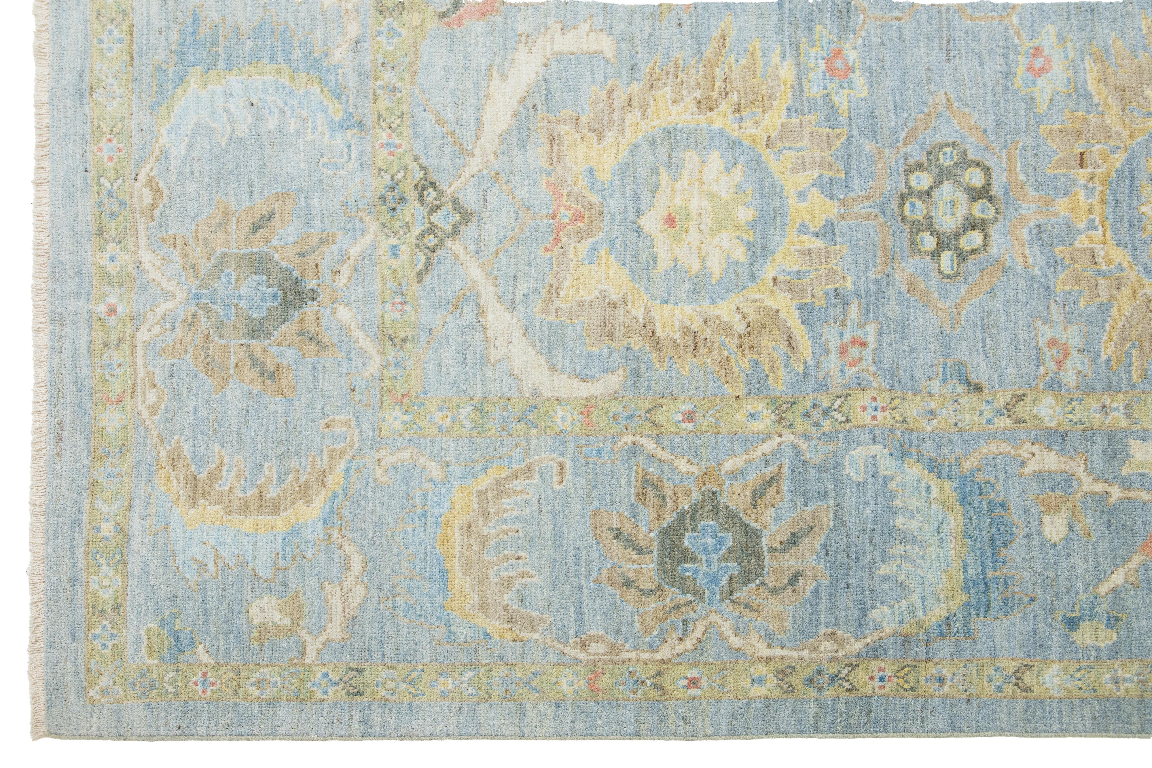 Apadana's  Contemporary Sultanabad Floral Wool Rug In Light Blue (Wolle) im Angebot