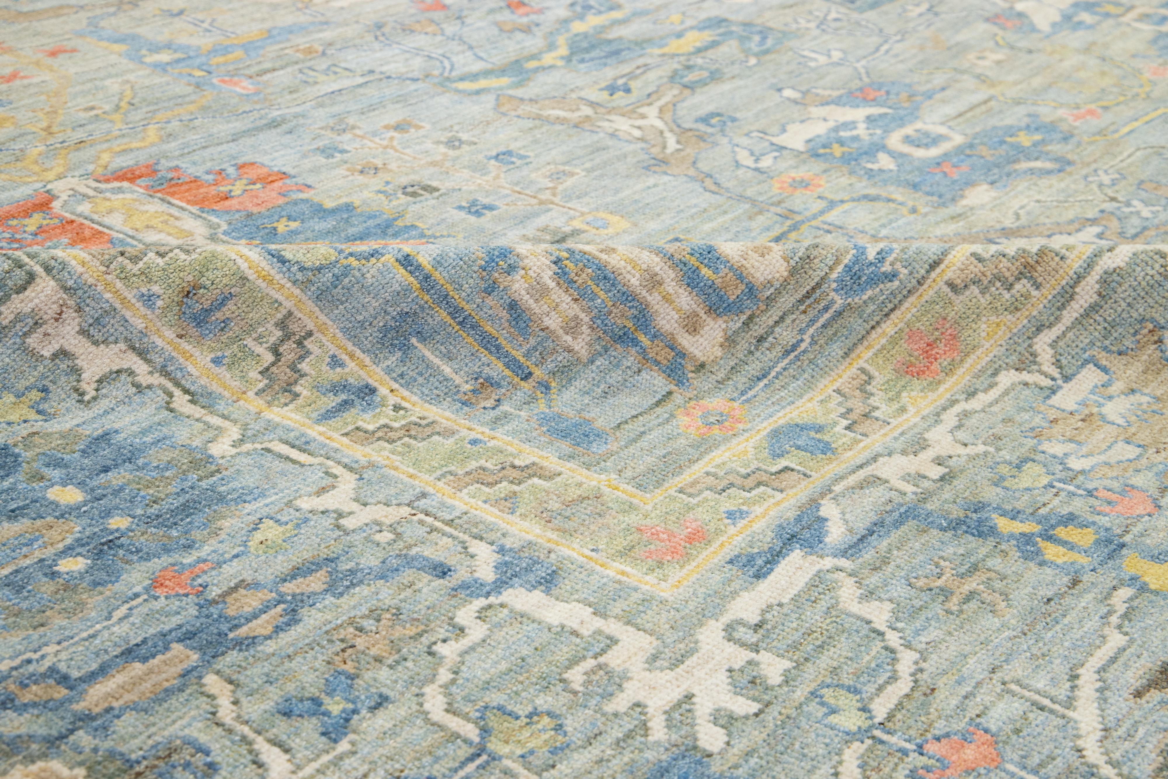 Tapis contemporain en laine Sultanabad d'Apadana, fait à la main en bleu avec motif allover en vente 2