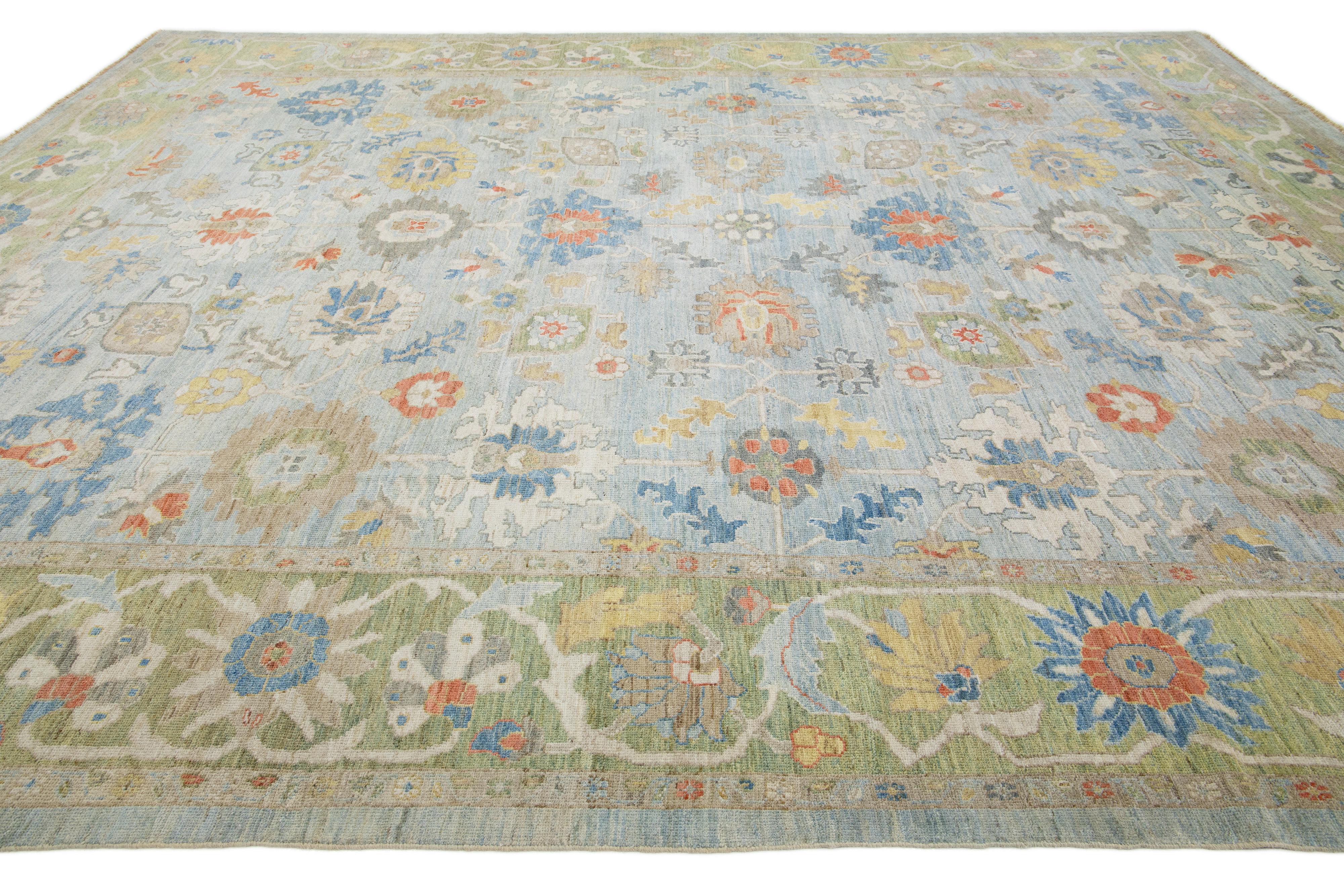 Apadana's Designed Sultanabad Moderner Wollteppich Handgefertigt in Blau und Grün im Angebot 1