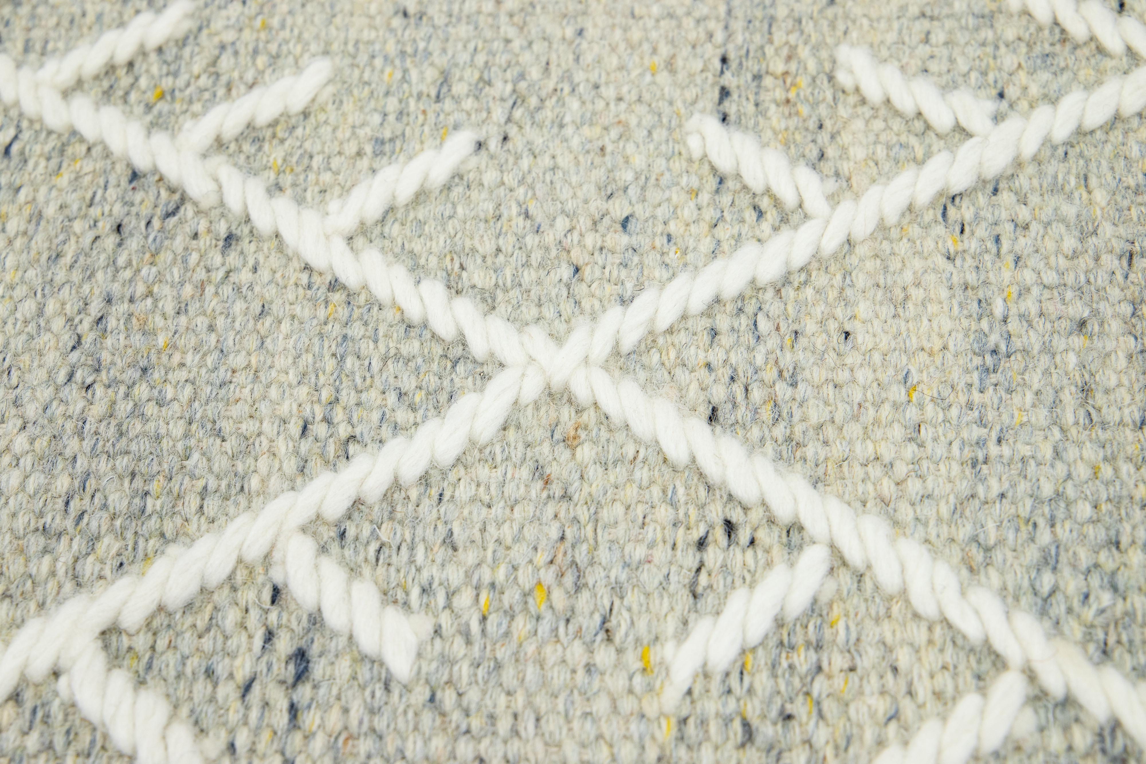  Apadana's Flachgewebter Beigefarbener Wollteppich aus Kelim im Zustand „Neu“ im Angebot in Norwalk, CT