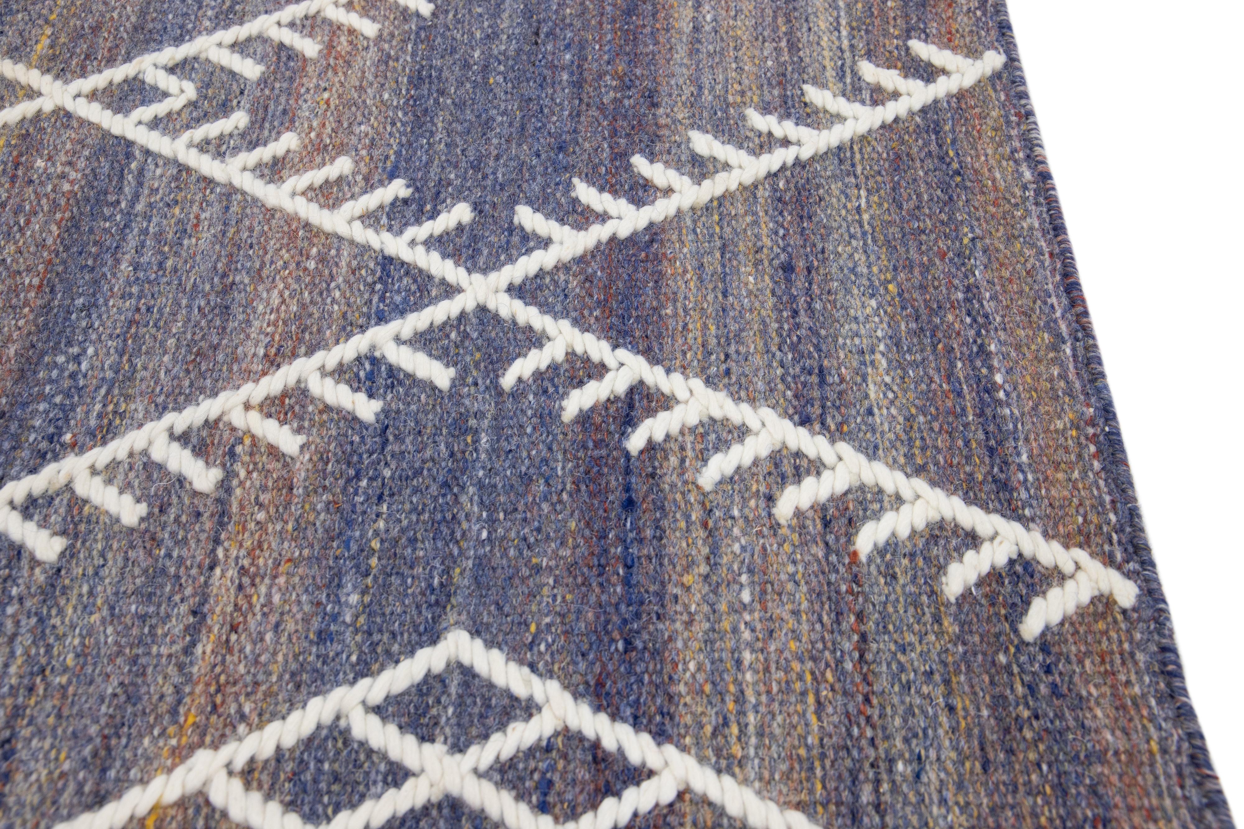 Apadana's Flachgewebter blauer Wollteppich aus Kelim (Indisch) im Angebot