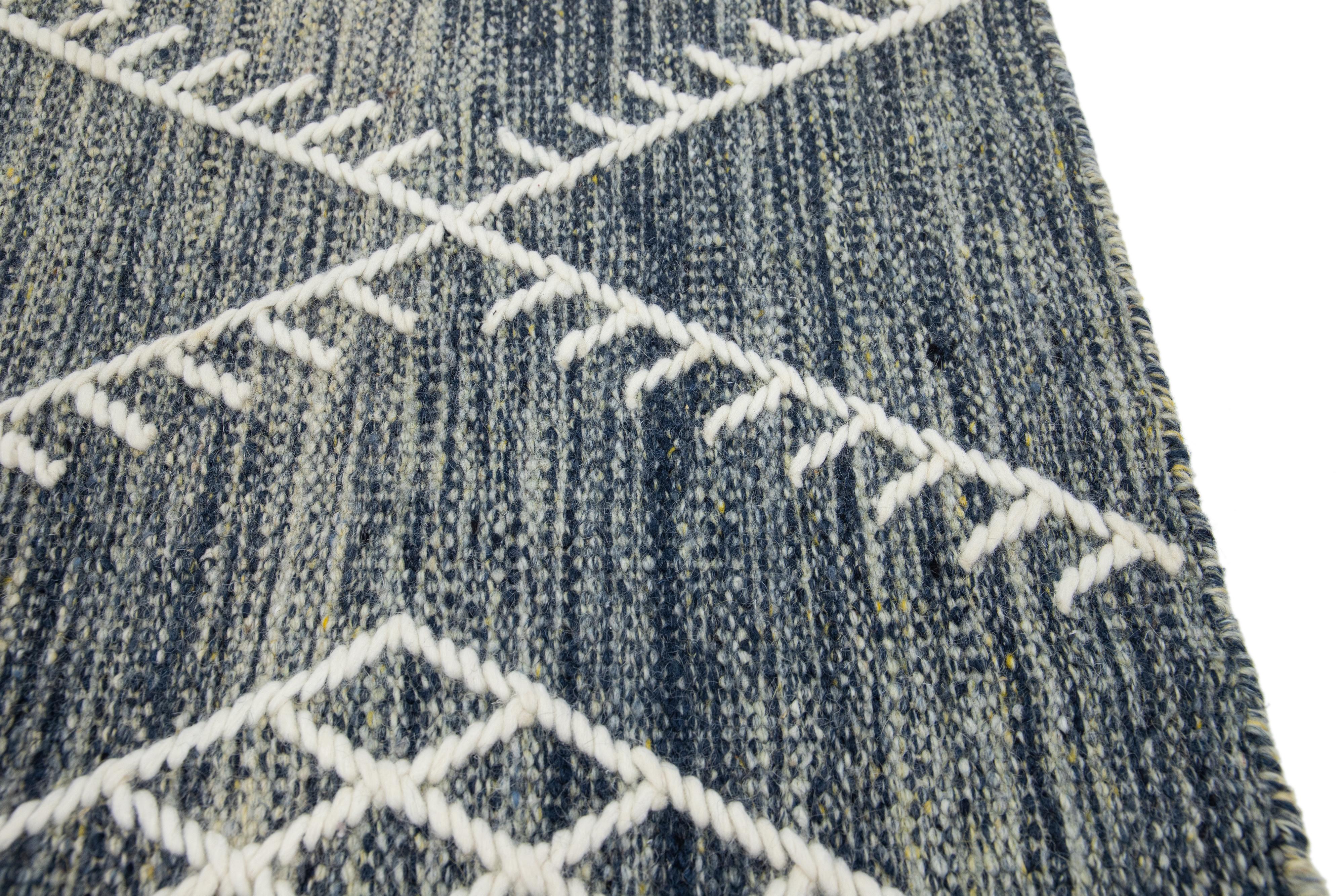 Indien Tapis Kilim Apadana's Flatweave en laine bleue personnalisé en vente