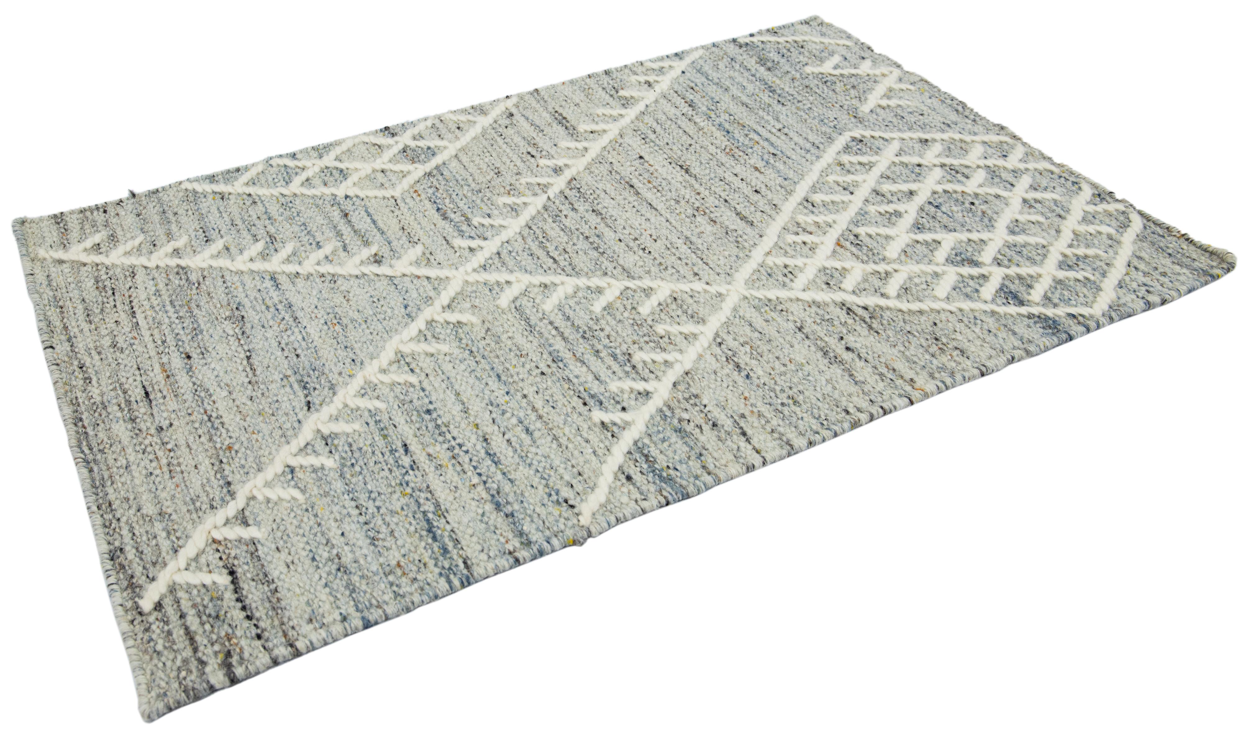  Apadana's Flatweave-Kelim-Teppich aus grauer Wolle (Handgewebt) im Angebot