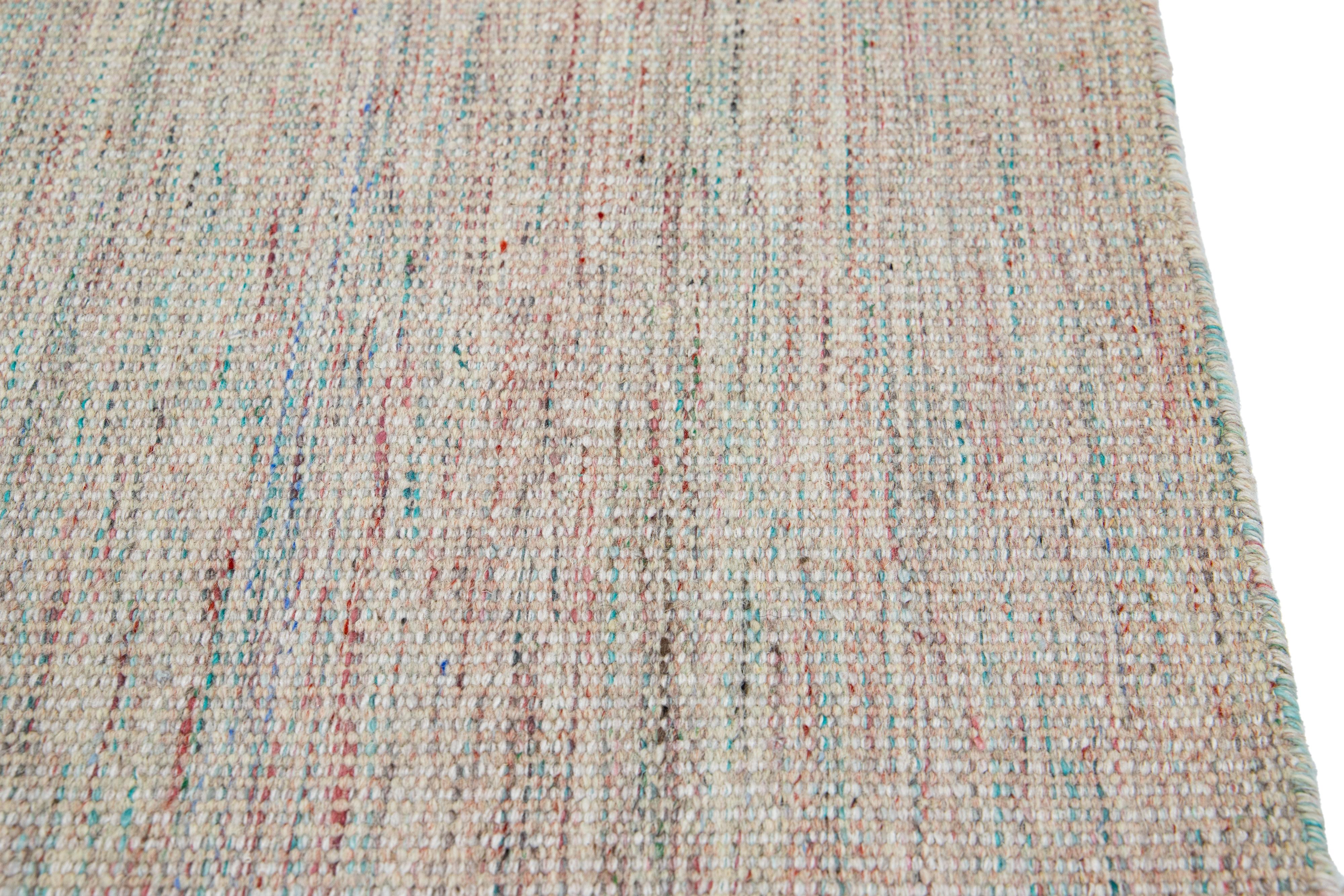  Apadana's Flachgewebter Kelim-Teppich aus mehrfarbiger Wolle (Indisch) im Angebot