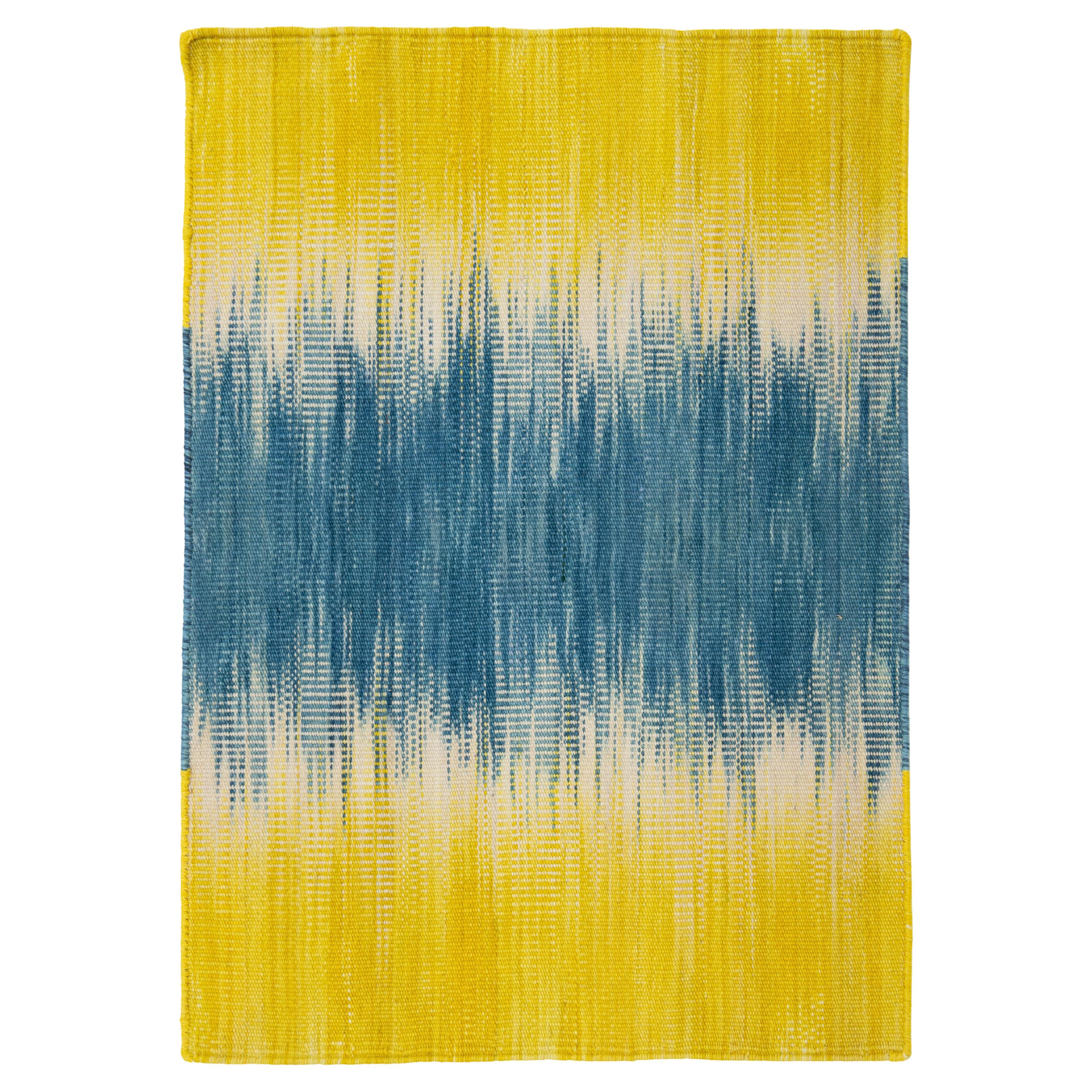 Rug & Kilim personalizzato in lana neozelandese a trama piatta di Apadana in blu e giallo