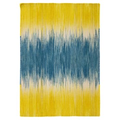 Rug & Kilim personalizzato in lana neozelandese a trama piatta di Apadana in blu e giallo