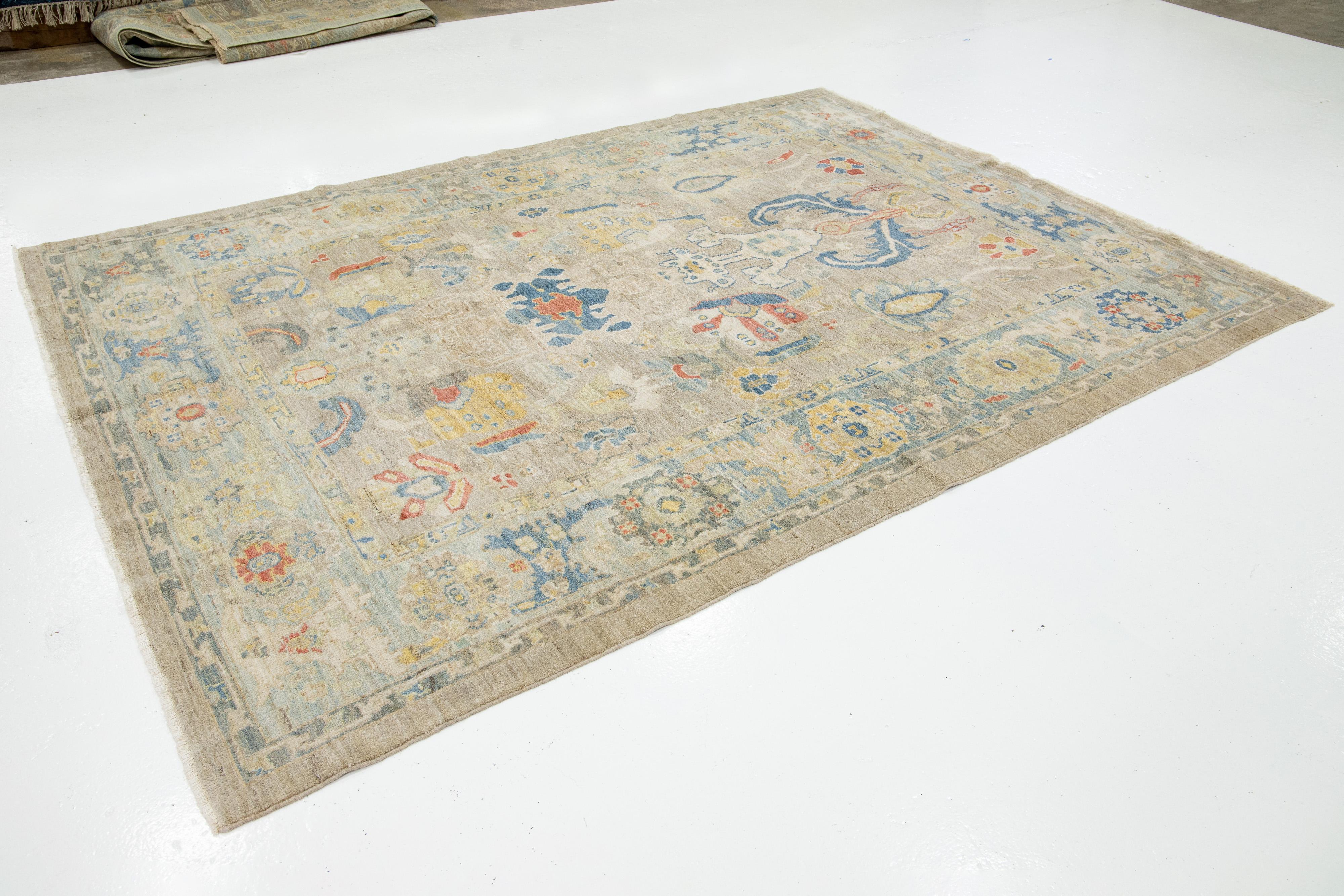 Apadana's Moderner beiger Sultanabad-Wollteppich in Beige mit Allover-Design (Handgeknüpft) im Angebot