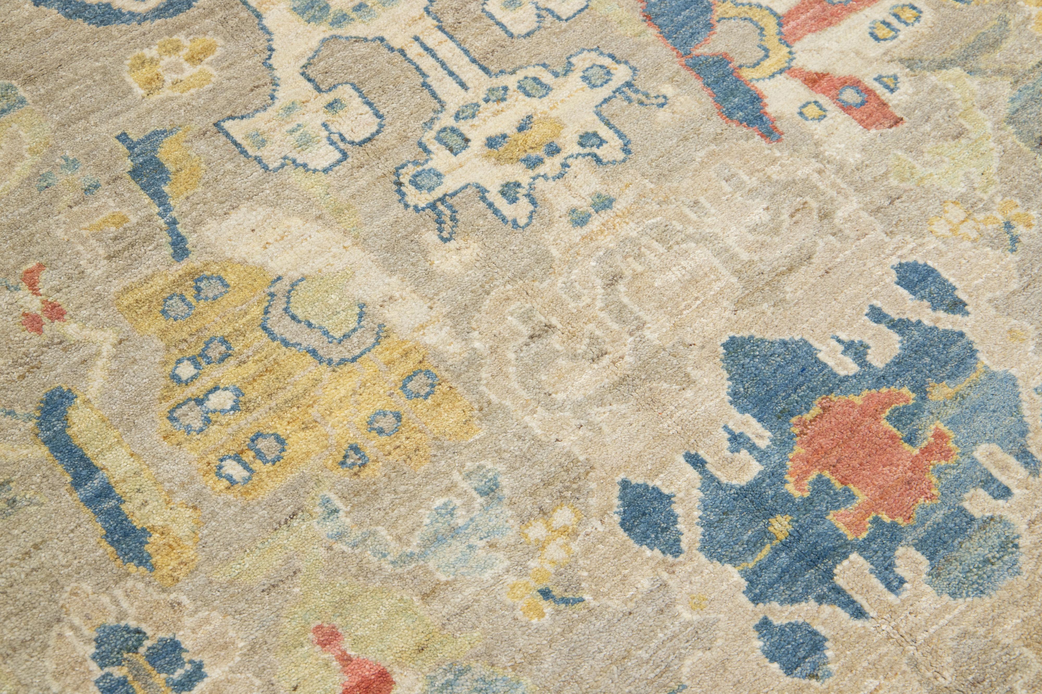 Apadana's Moderner beiger Sultanabad-Wollteppich in Beige mit Allover-Design im Zustand „Neu“ im Angebot in Norwalk, CT