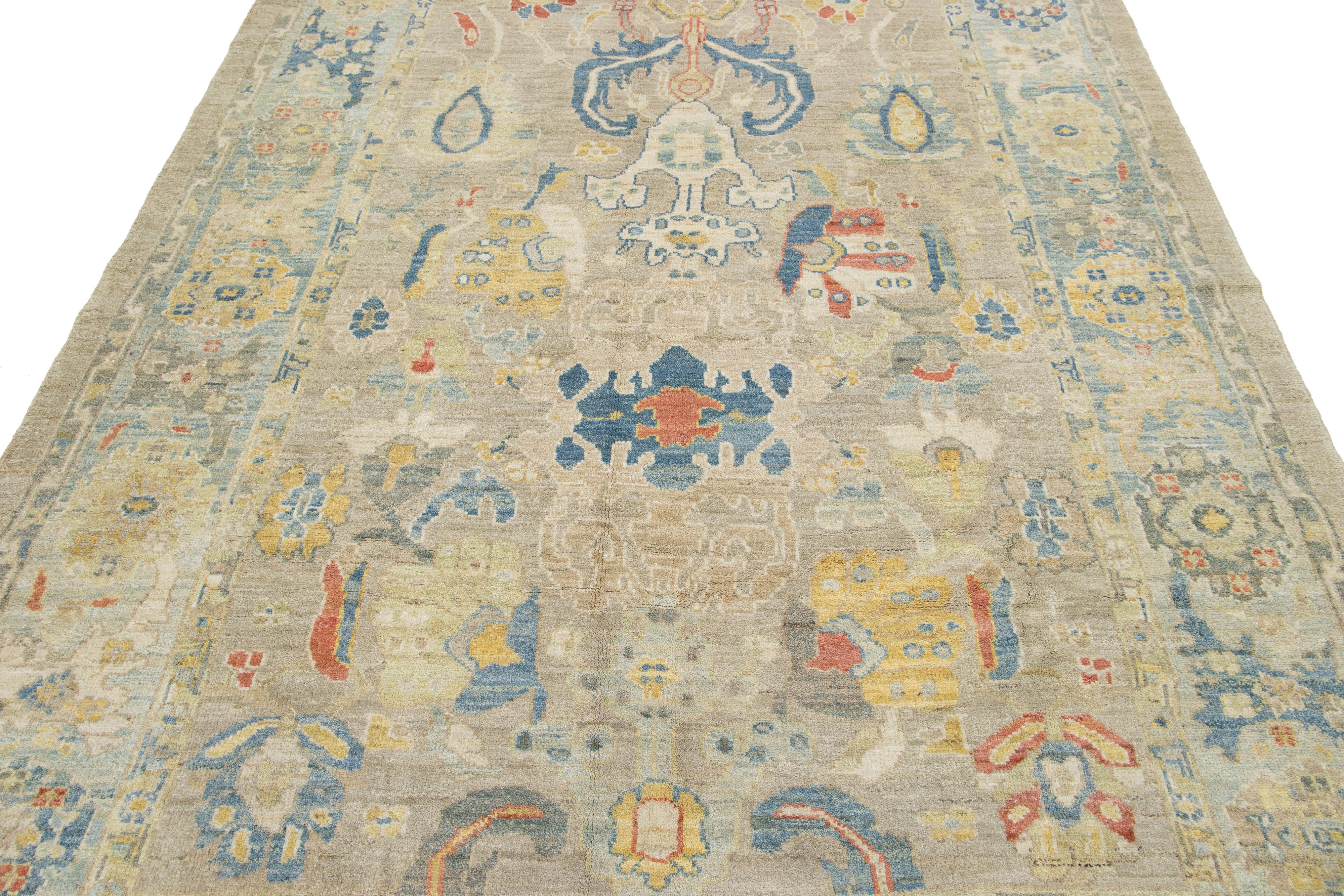 Apadana's Moderner beiger Sultanabad-Wollteppich in Beige mit Allover-Design (21. Jahrhundert und zeitgenössisch) im Angebot