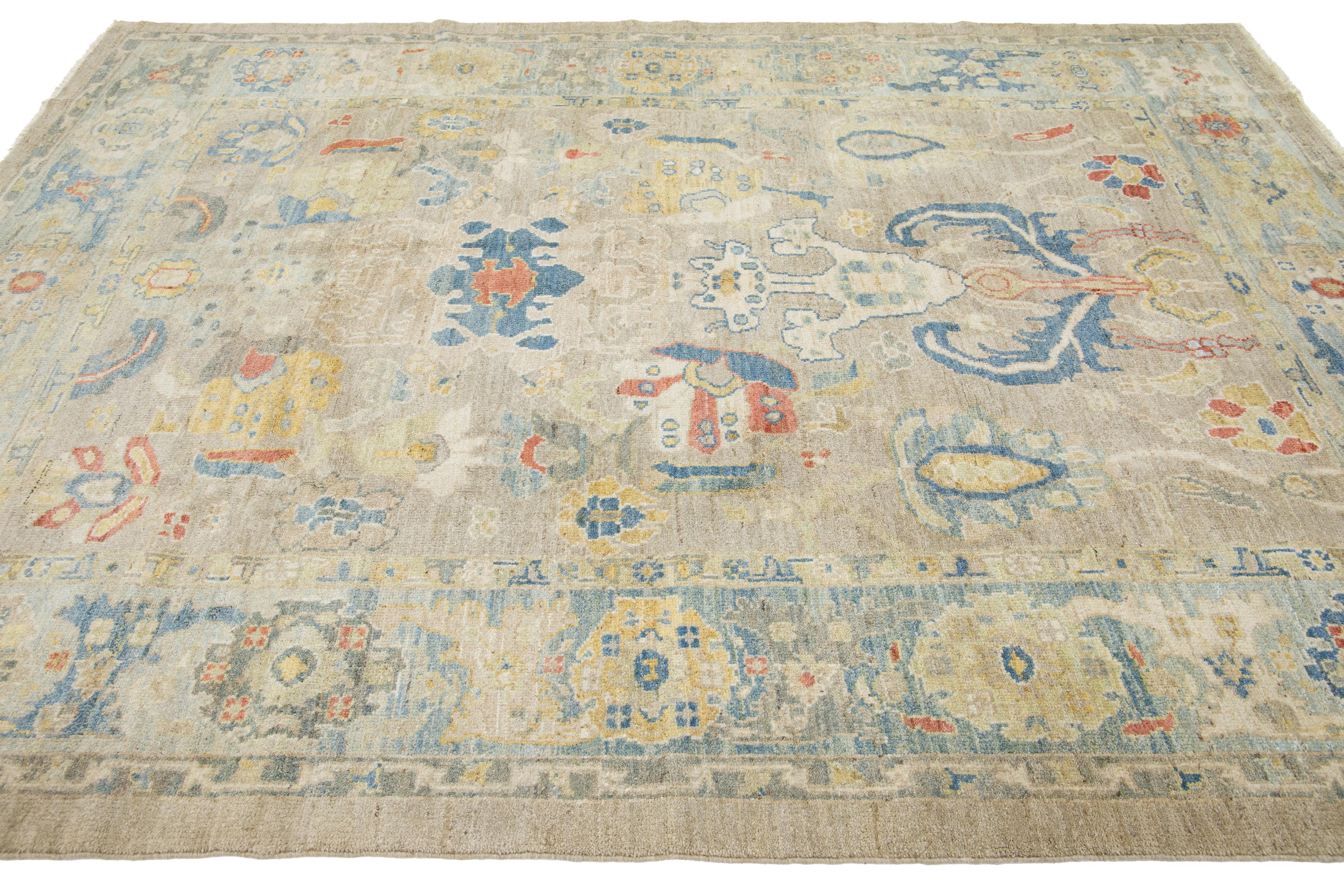Apadana's Moderner beiger Sultanabad-Wollteppich in Beige mit Allover-Design im Angebot 1
