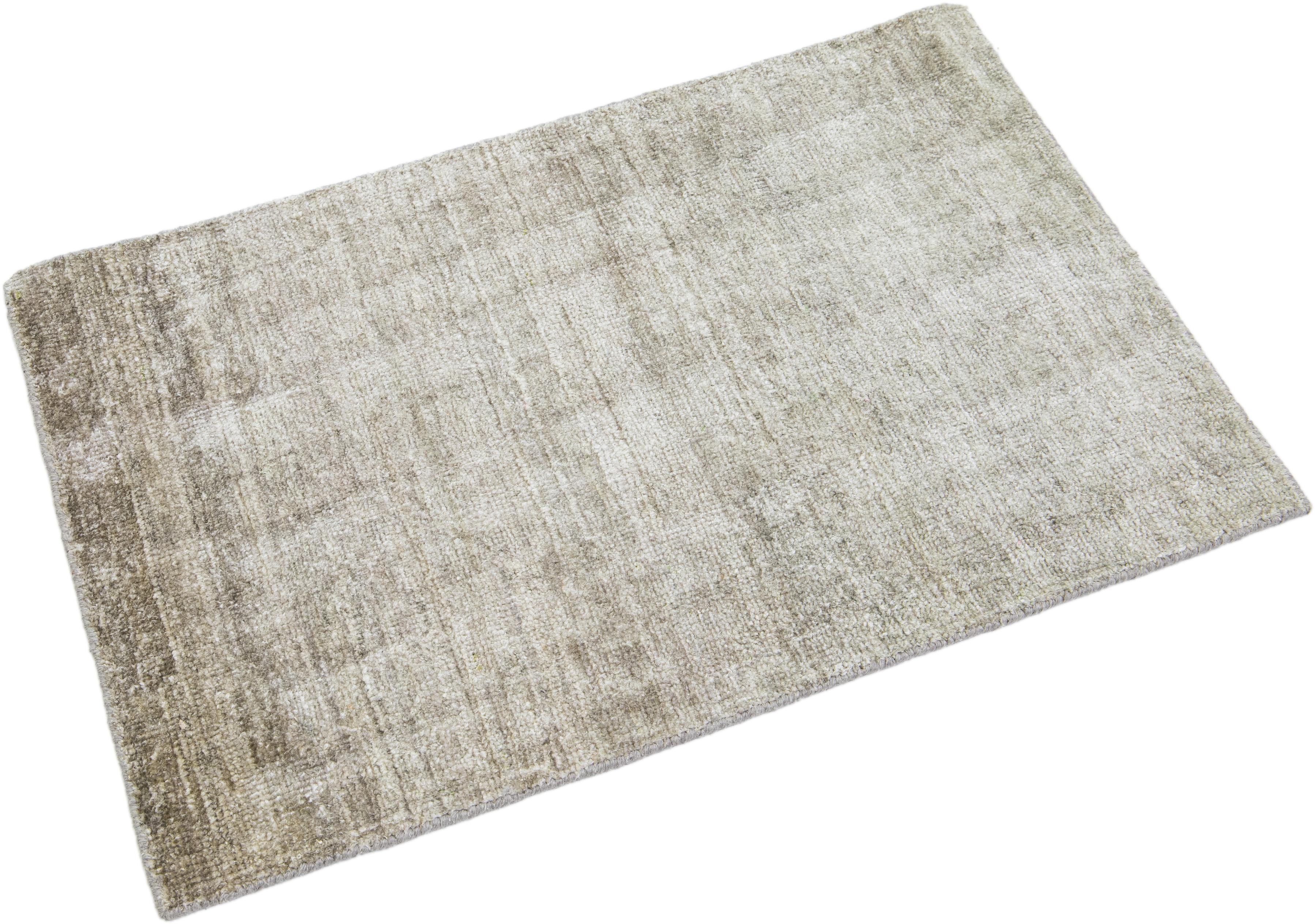 Annodato a mano Tappeto in seta personalizzato Collection'S Modern Desert di Apadana in vendita