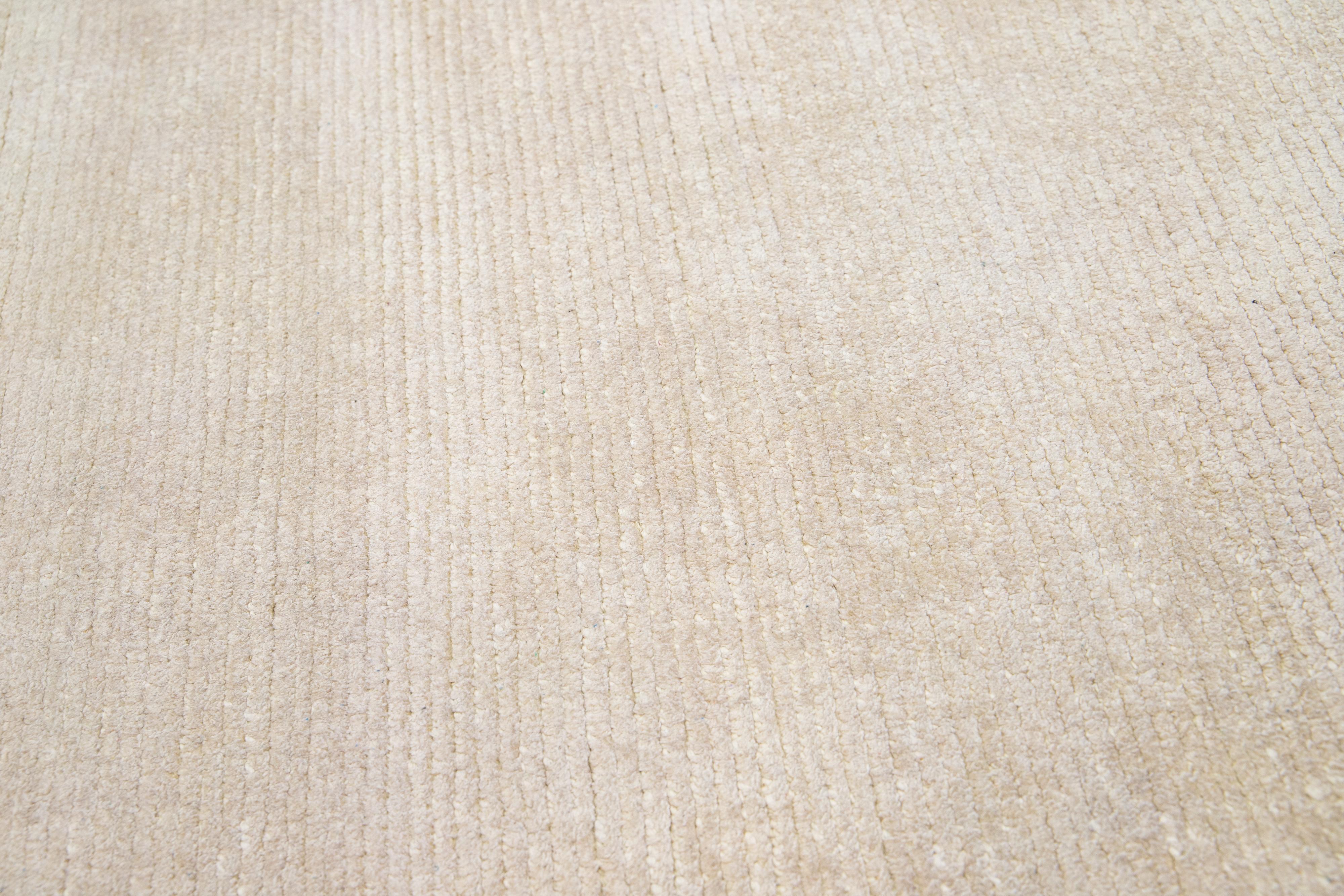 Questo tappeto di seta personalizzato realizzato a mano, disponibile in più colori, fa parte della nostra Desert Collection. Utilizziamo tecniche di lavorazione a mano per garantire una qualità e una durata superiori. 
I tempi di consegna previsti