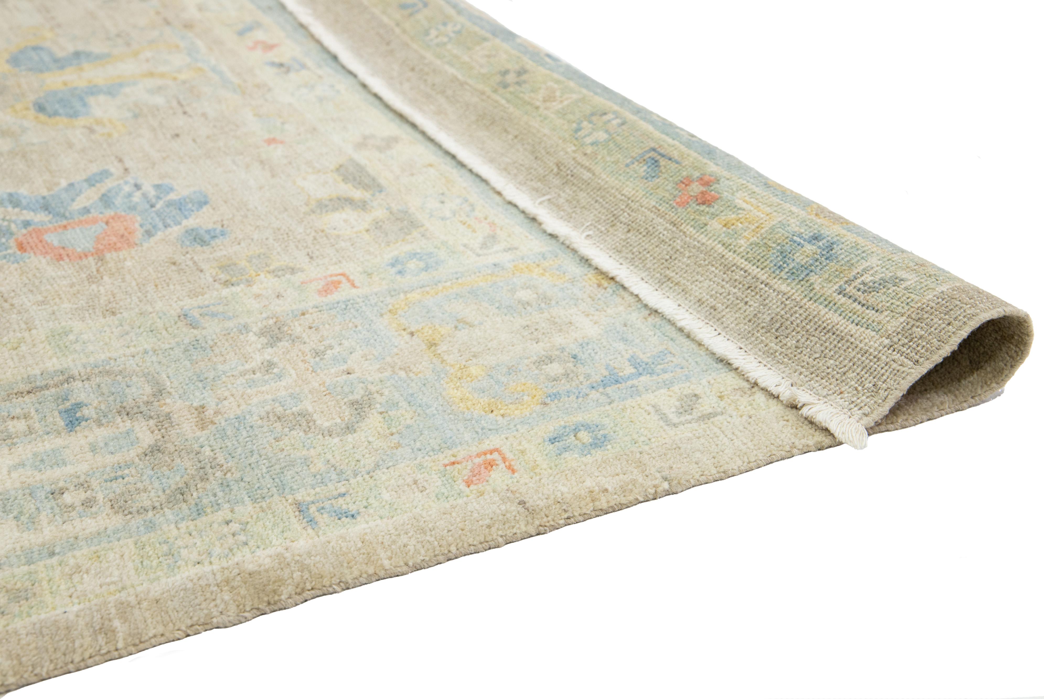 Annodato a mano Tappeto in lana Sultanabad Rugs di Apadana dal design moderno e fatto a mano in beige. in vendita