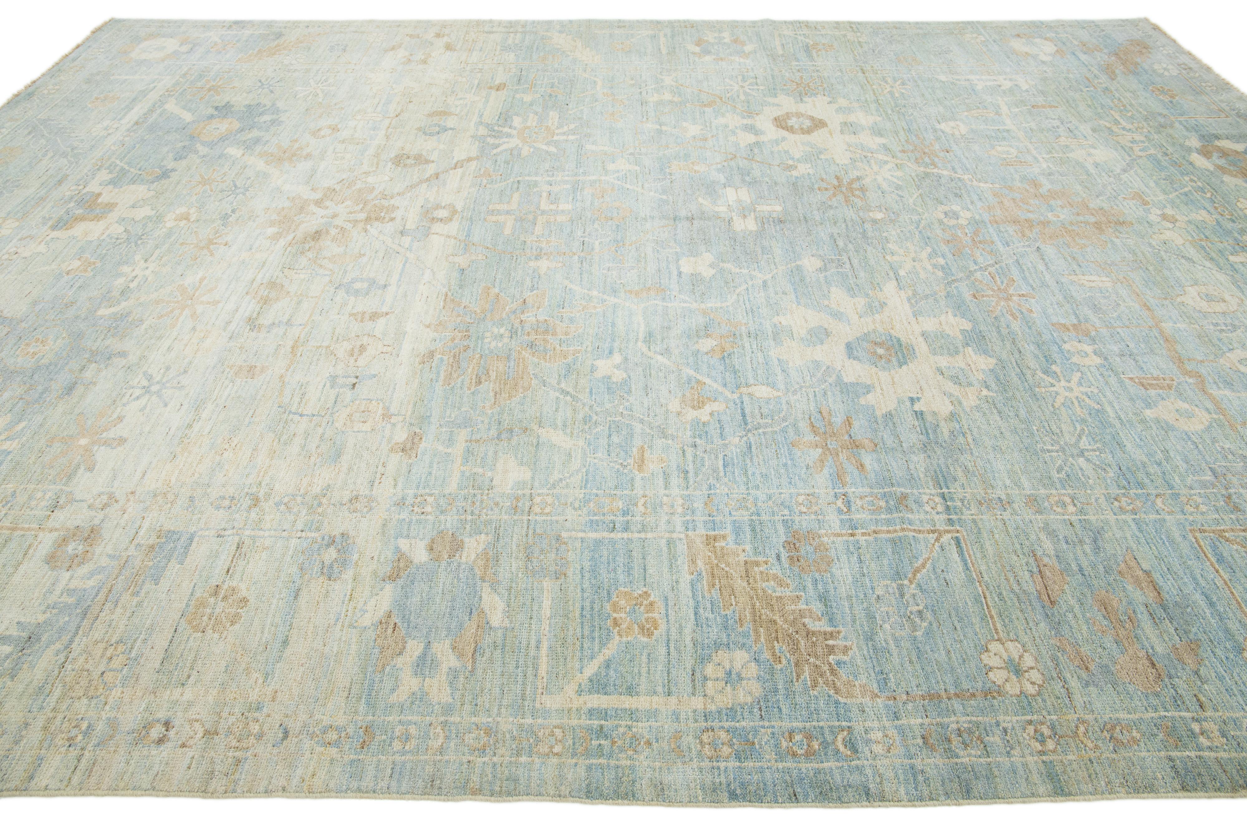 Tappeto in lana Sultanabad Rugs di Apadana, dal design moderno, realizzato a mano in blu e beige tenui. in vendita 1