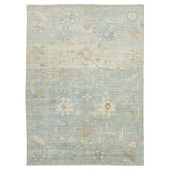 Tappeto in lana Sultanabad Rugs di Apadana, dal design moderno, realizzato a mano in blu e beige tenui.