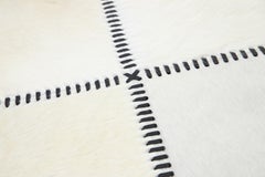 Apadana's Moderner Teppich aus echtem Rindsleder in Elfenbein