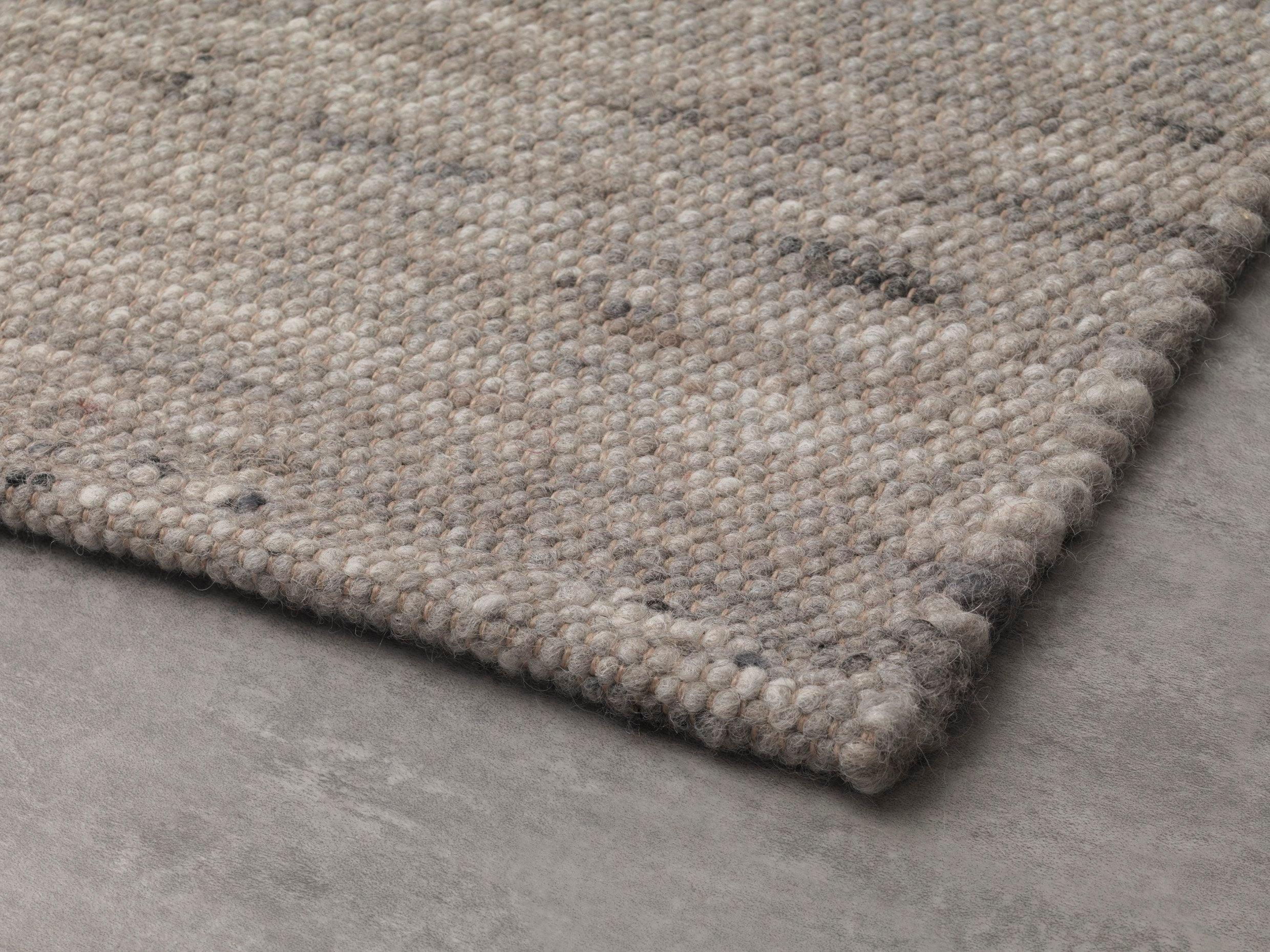 Personalizza il Tappeto in Lana Moderno Collection'S personalizzato per adattarlo al tuo spazio. È tessuto a mano in India per garantire una qualità e una durata eccezionali. Sono disponibili diverse opzioni di colore. La consegna avviene in 15-20