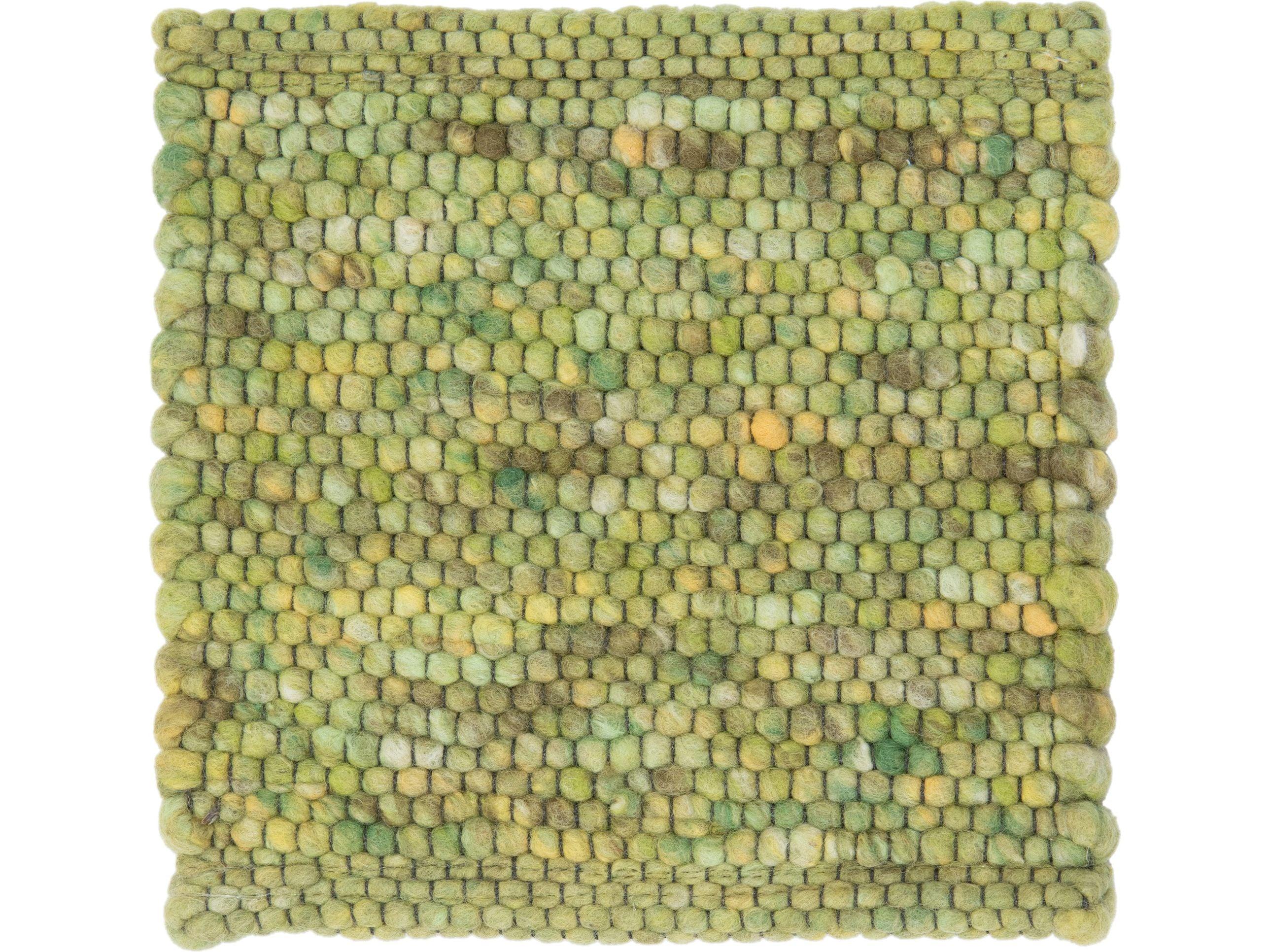 Apadana's Modern Green Texture Designed Custom Wool Rug (Moderne) im Angebot