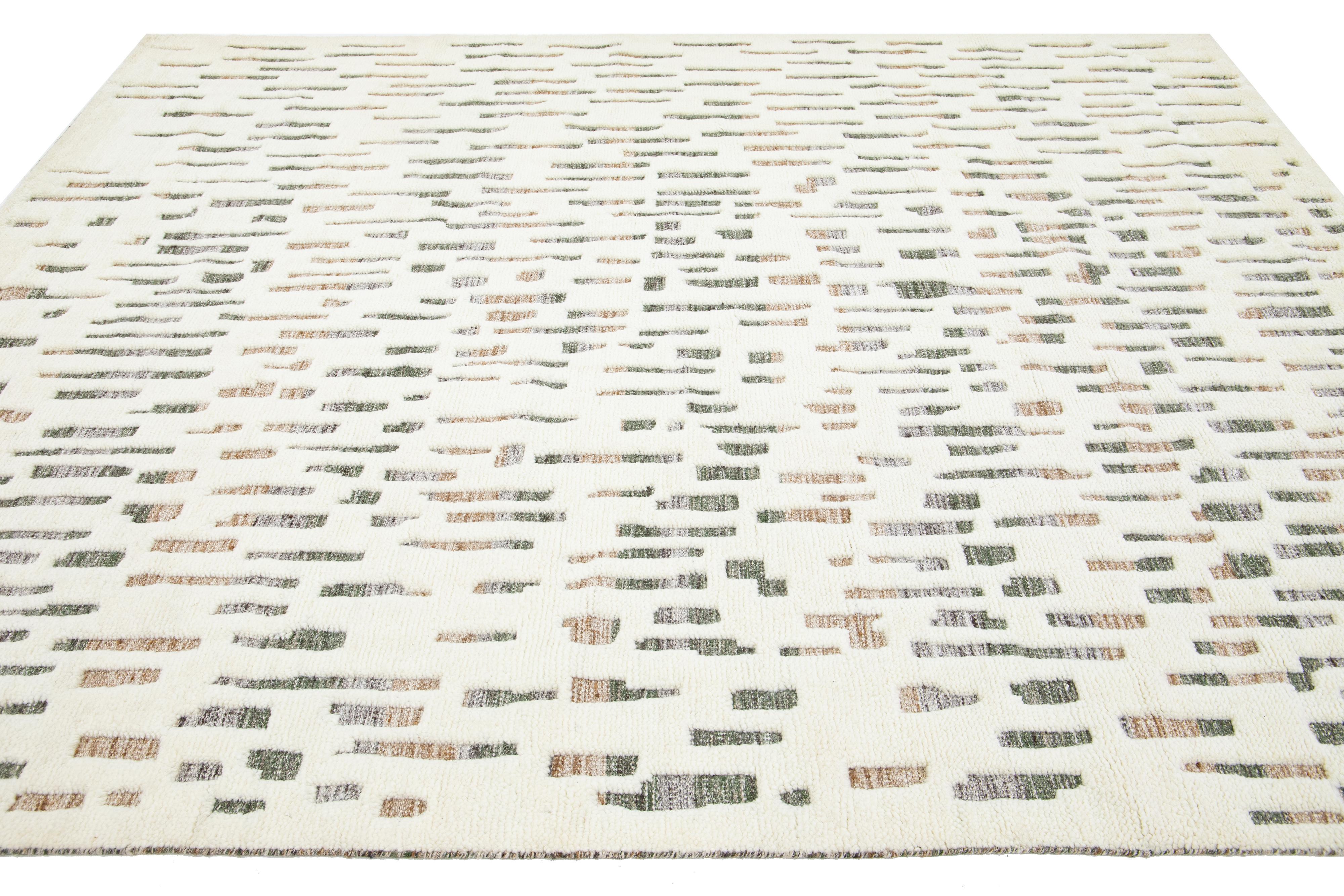 Hand-Knotted Apadana's Modern Handmade Wool Rug Moroccan-Style In Ivory With Abstract Motif For Sale