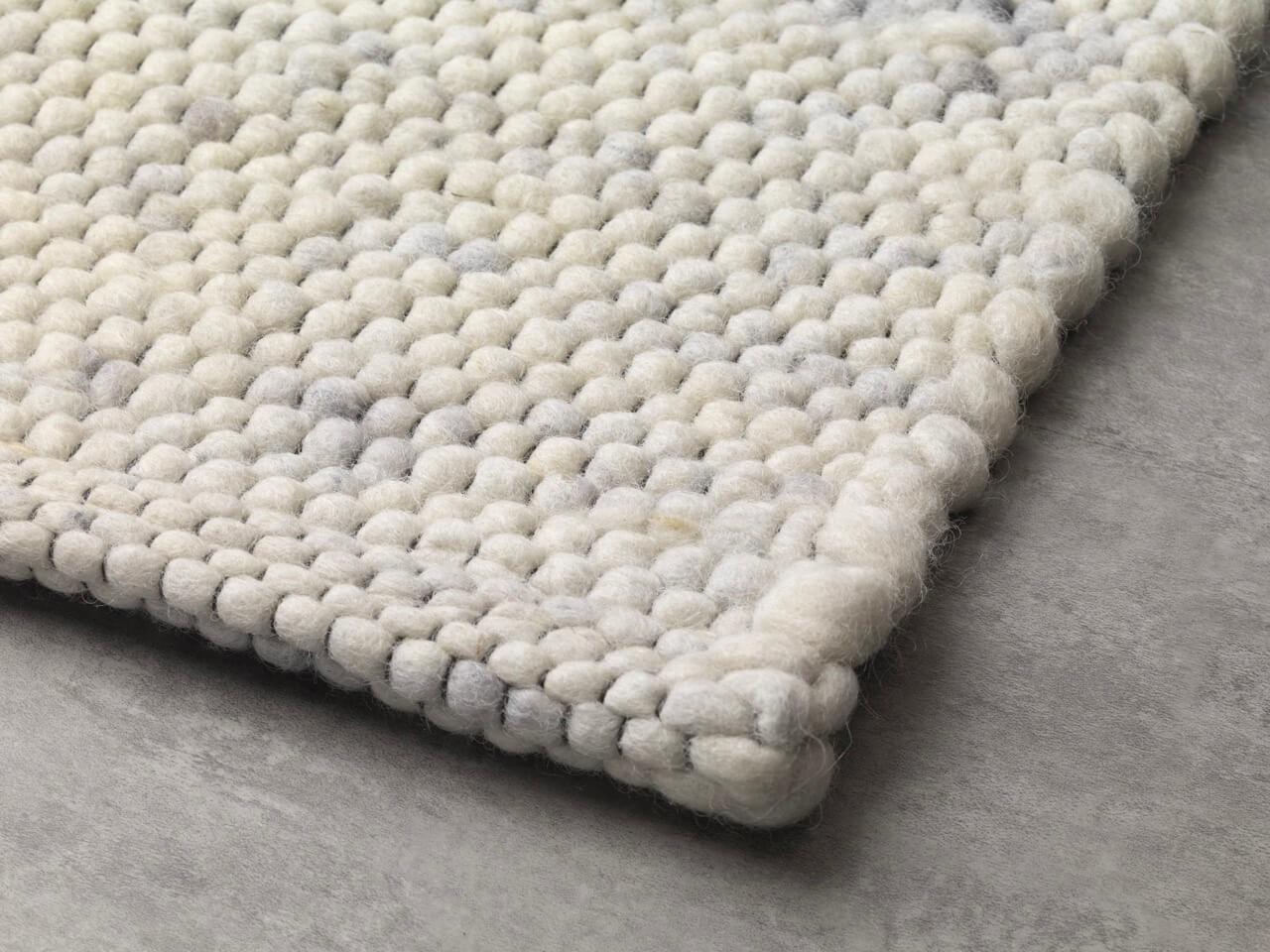 Indiano Tappeto in lana personalizzato con texture avorio moderno di Apadana in vendita