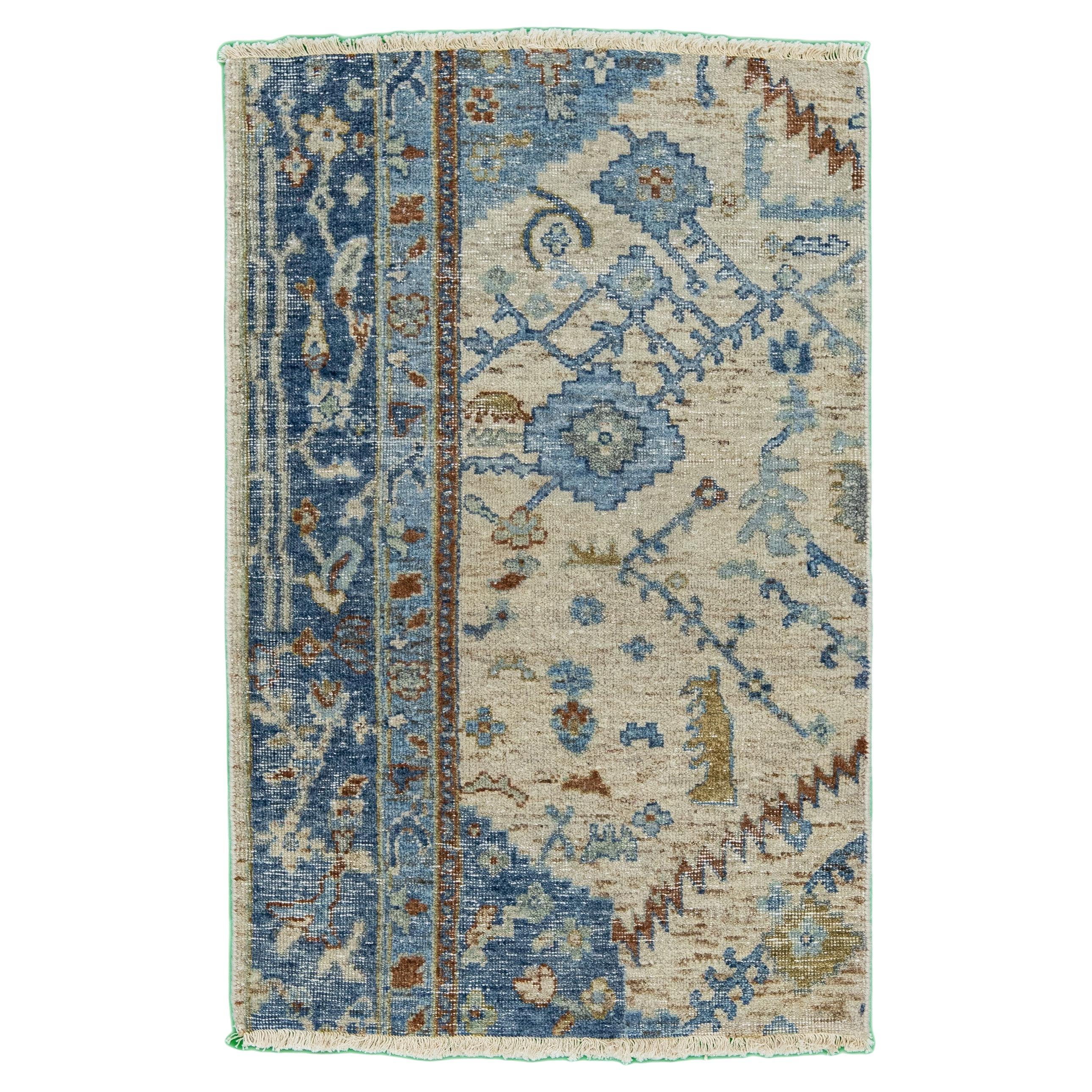 Apadana's Moderner handgefertigter Wollteppich im Mahal-Stil in Beige/Blau, maßgefertigt