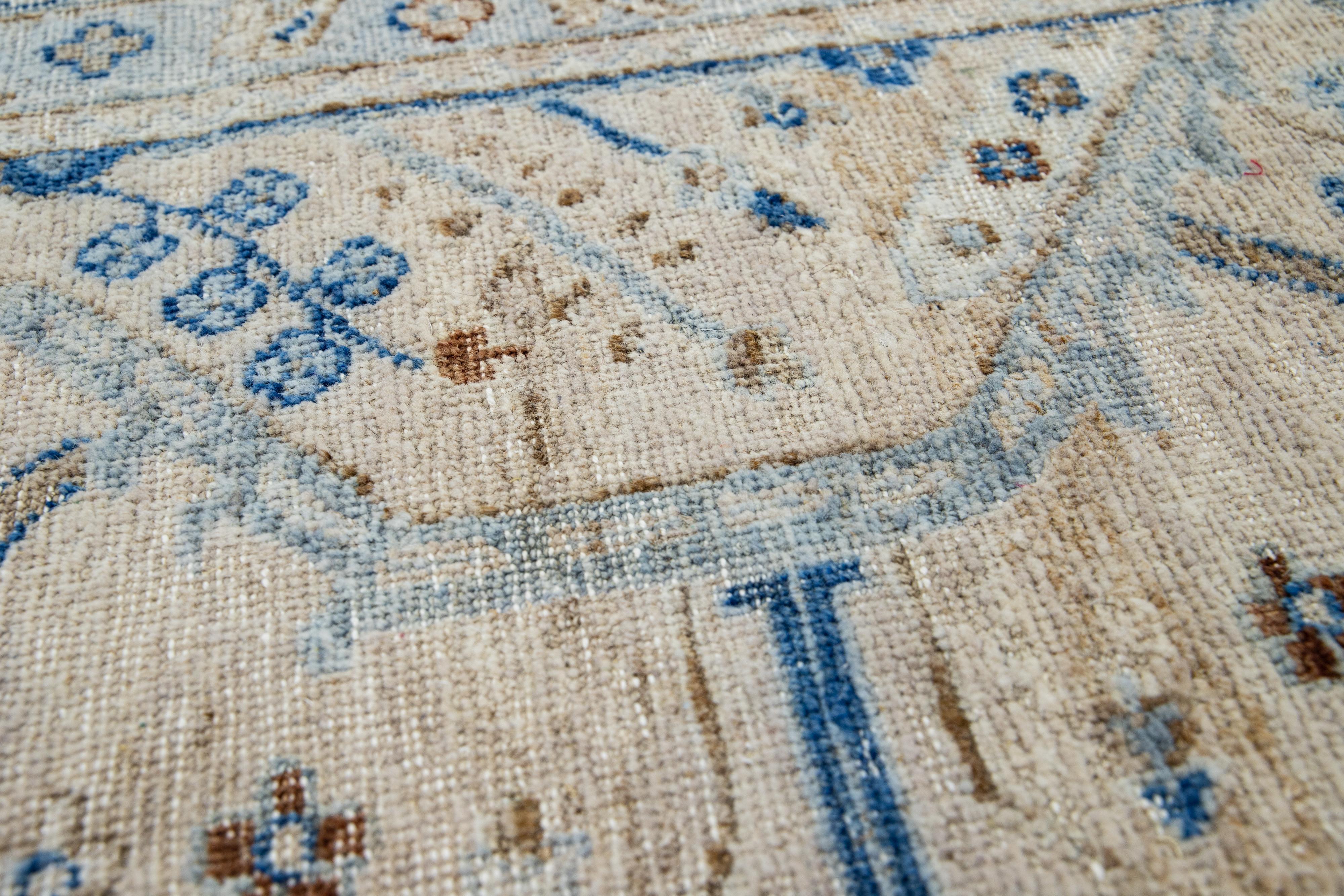 Apadana's Modern Mahal Style Handmade Beige Custom Wool Rug (Handgeknüpft) im Angebot
