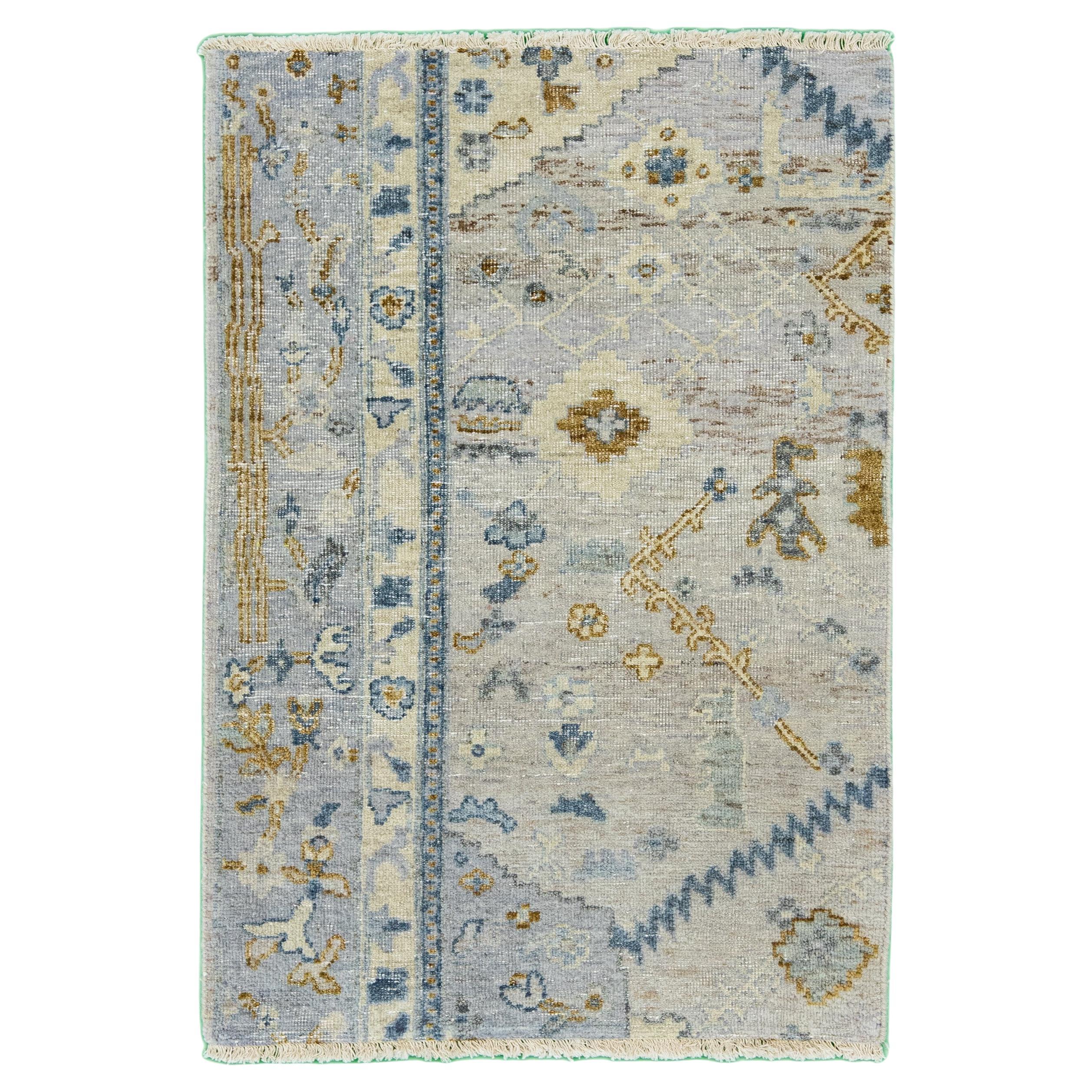 Tappeto di lana personalizzato beige/grigio fatto a mano in stile Mahal moderno di Apadana