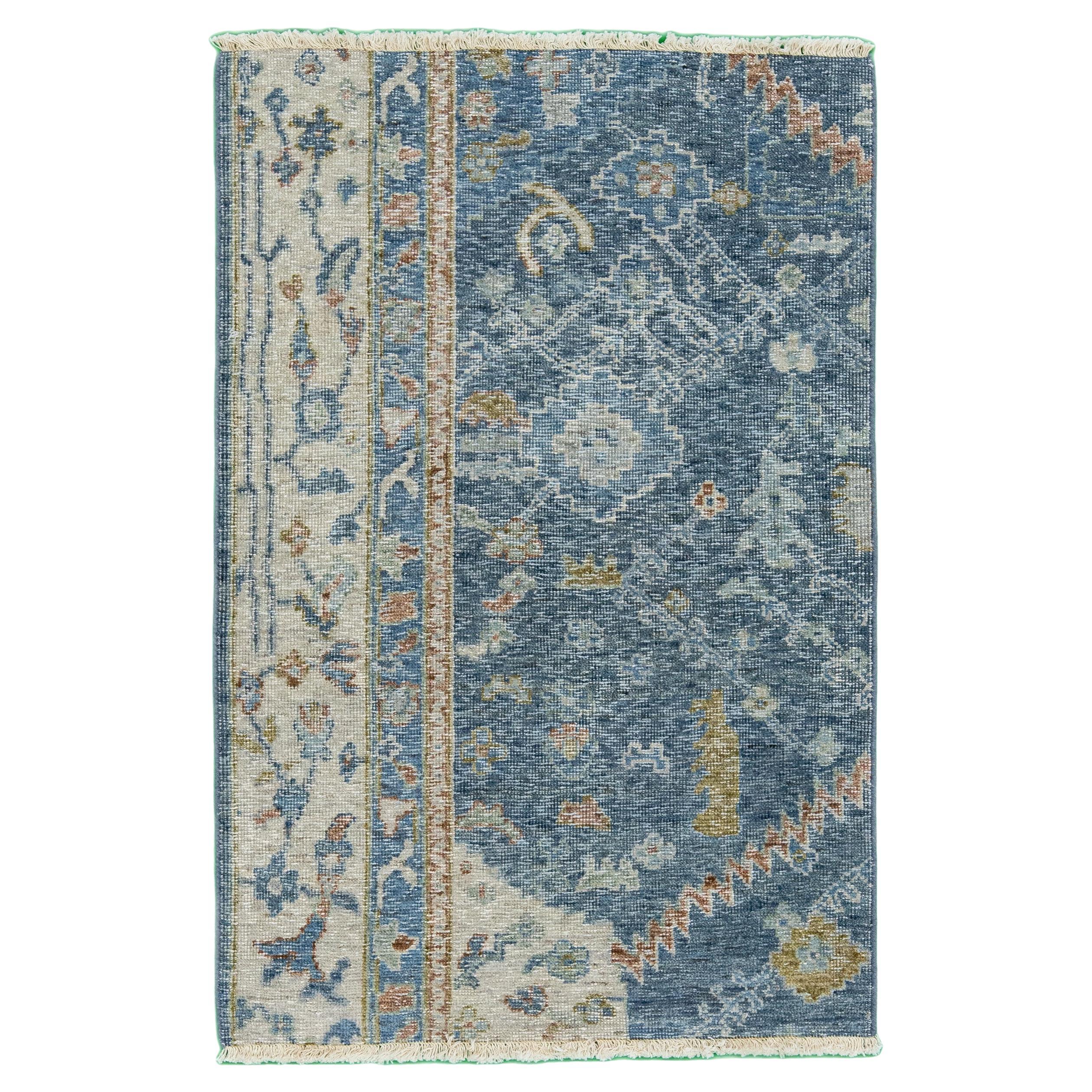 Tappeto di lana personalizzato blu fatto a mano in stile Mahal moderno di Apadana