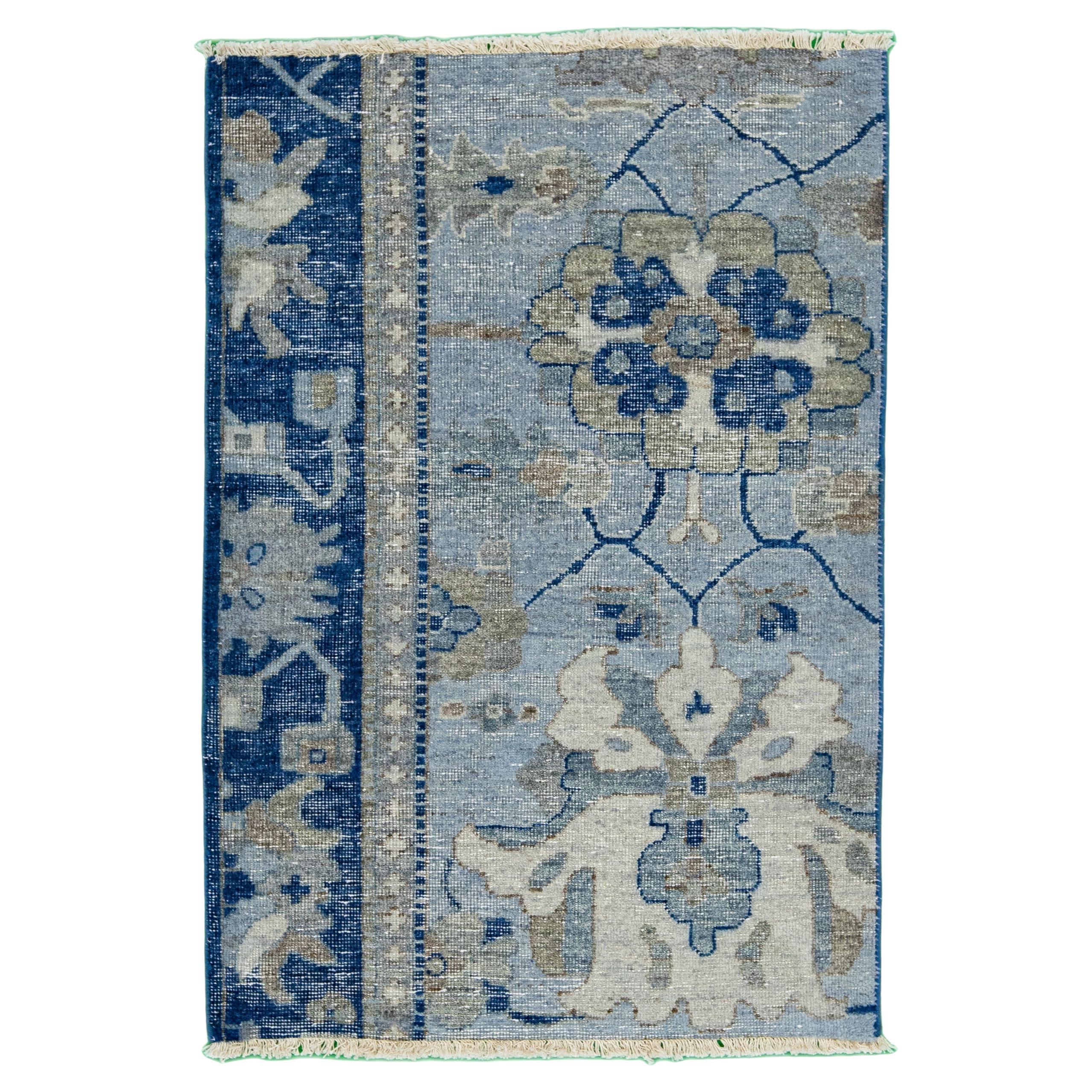 Tappeto di lana blu personalizzato fatto a mano in stile Mahal moderno di Apadana