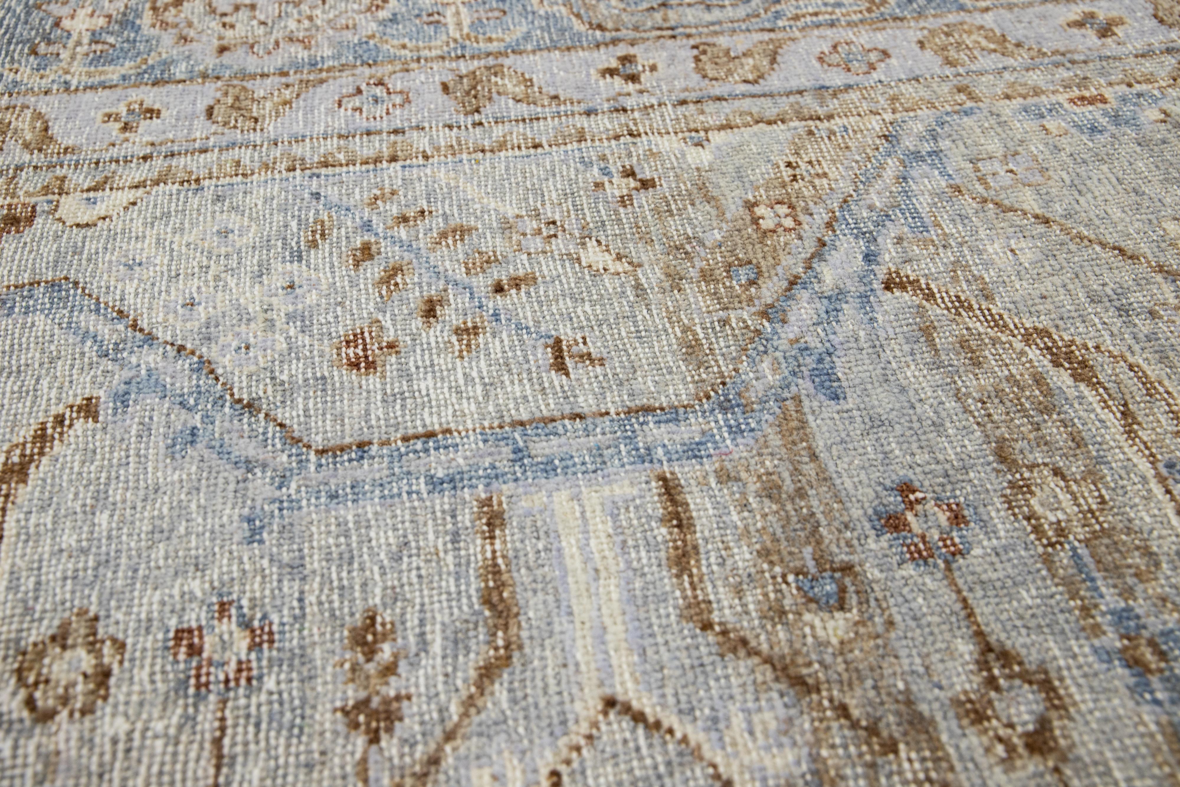 Annodato a mano Tappeto di lana grigio personalizzato fatto a mano in stile Mahal moderno di Apadana in vendita