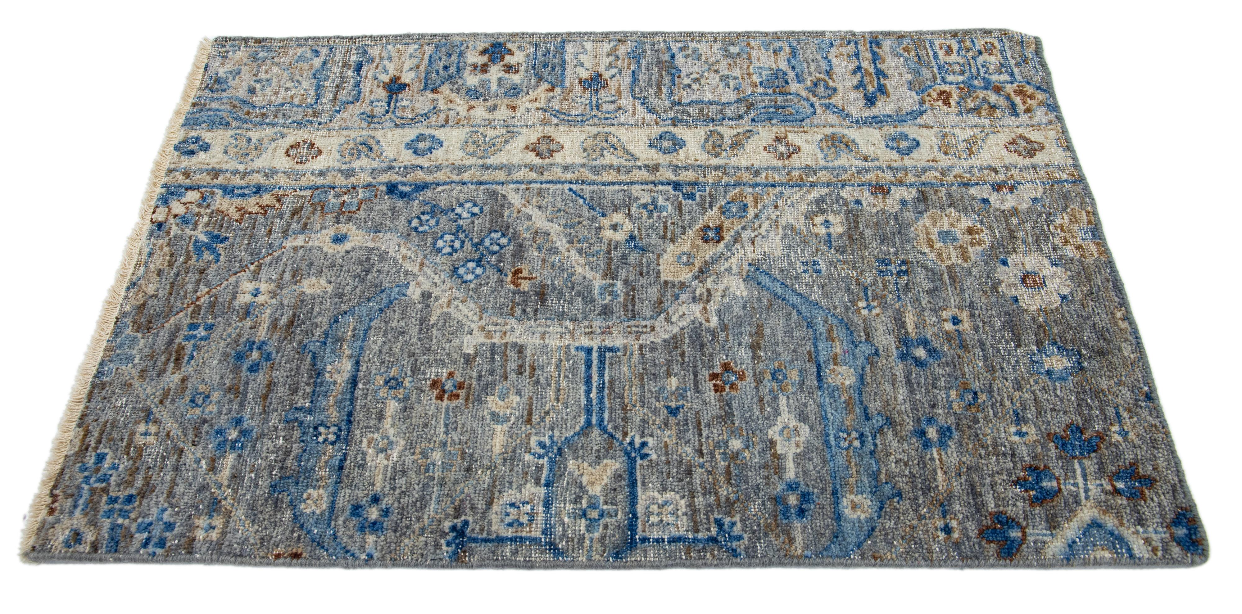 La linea Artisan di Apadana è un modo elegante per conferire un'estetica antica a uno spazio. Questa linea di tappeti è decisamente unica e reimmagina il look di un tappeto antico. Ogni singolo pezzo della nostra linea Artisan è accuratamente