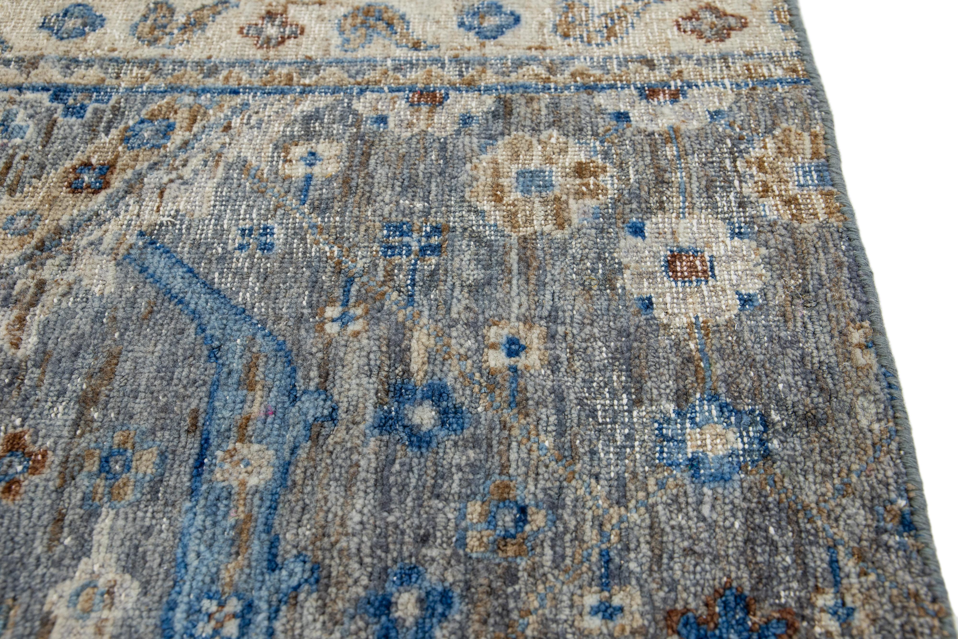 Islamico Tappeto di lana personalizzato grigio fatto a mano in stile Mahal moderno di Apadana in vendita