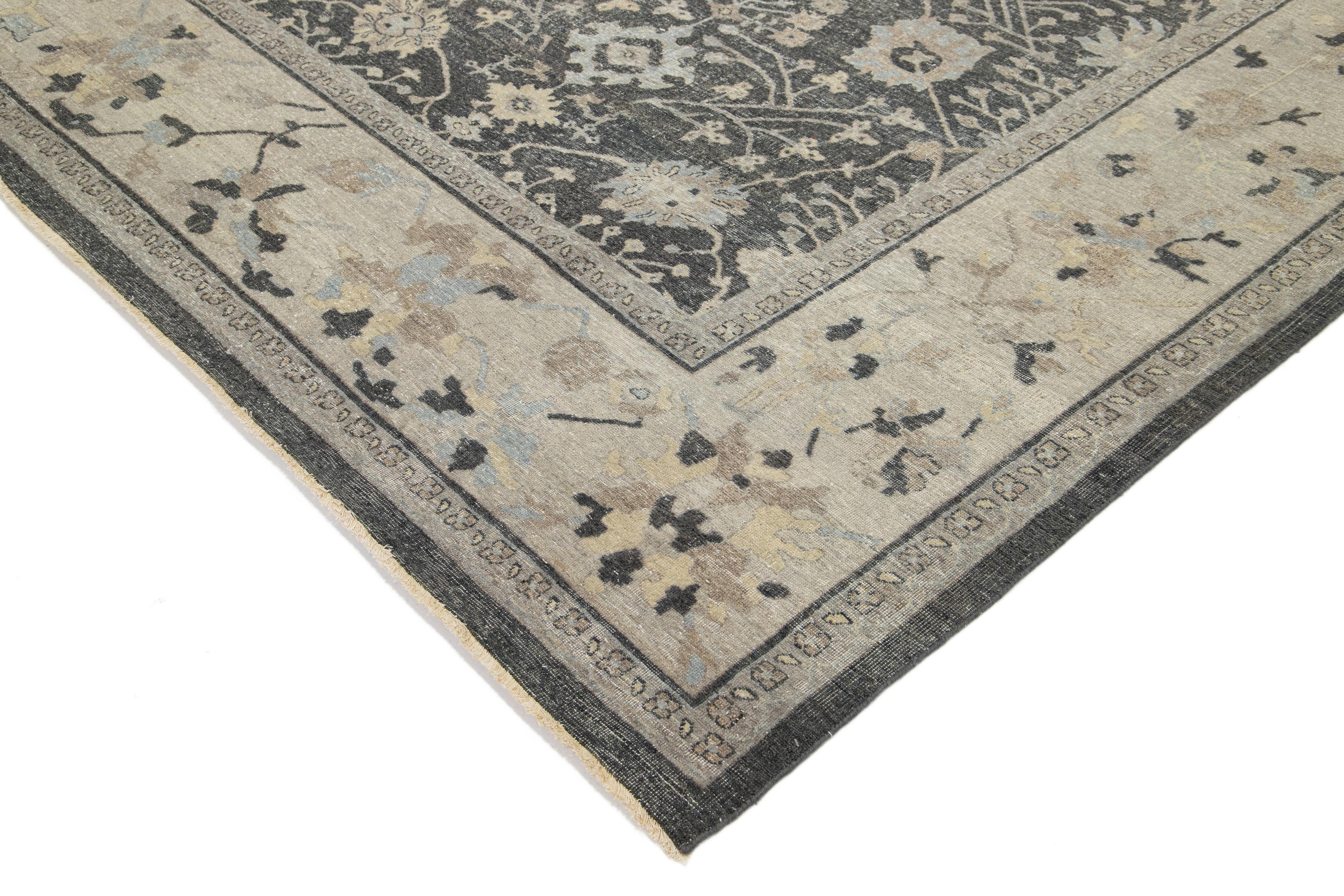 Apadana's Moderner handgefertigter indischer Wollteppich im Mahal-Stil in Grau im Angebot 4