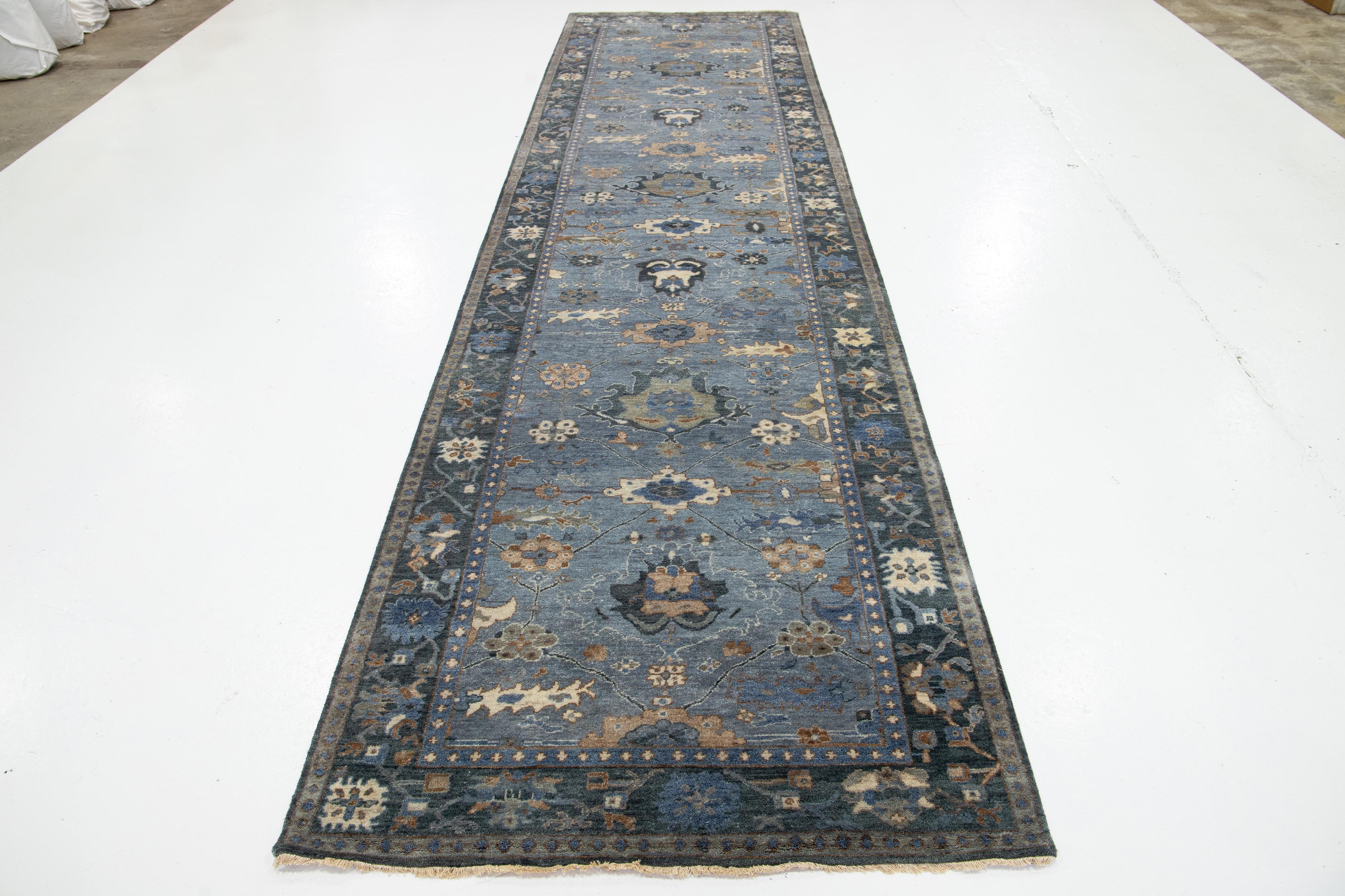 La linea Artisan di Apadana presenta una nuova prospettiva sui tappeti antichi, offrendo un mezzo sofisticato per valorizzare qualsiasi spazio con un'accattivante estetica vintage. Ogni tappeto di questa collezione è realizzato in modo unico,