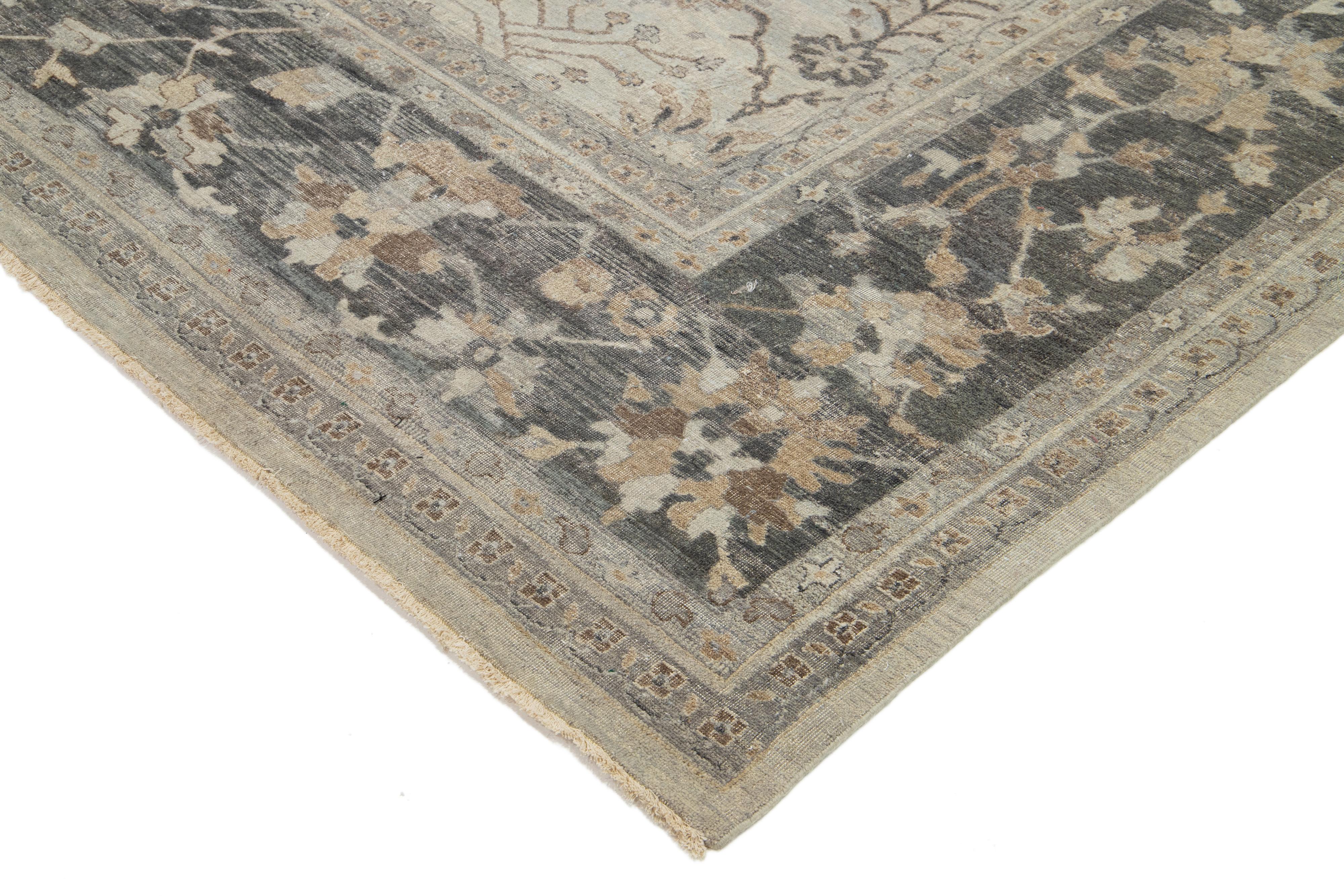 Apadana's Moderner übergroßer indischer Wollteppich im Mahal-Stil, handgefertigt in Beige im Angebot 3