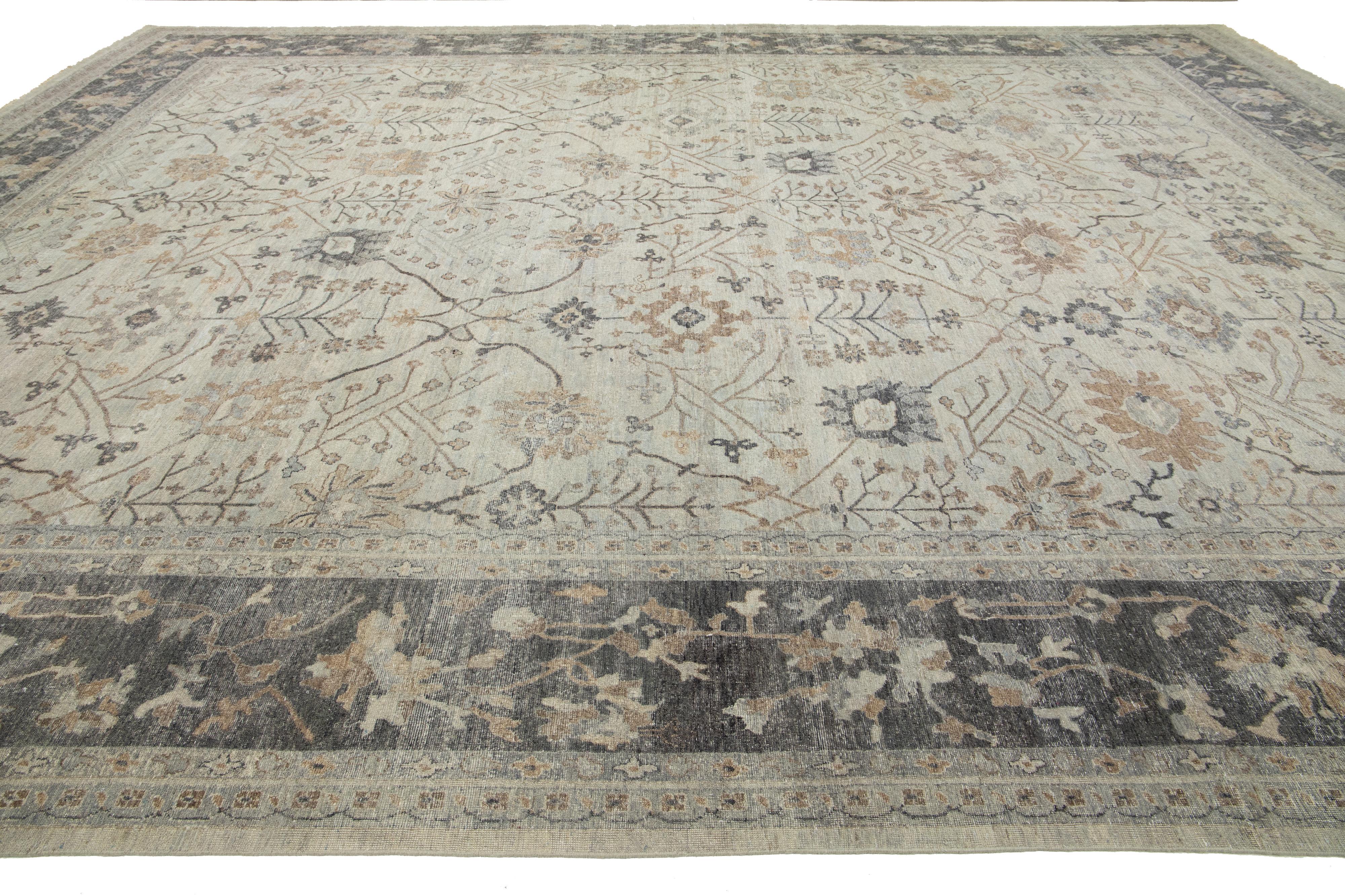 Apadana's Moderner übergroßer indischer Wollteppich im Mahal-Stil, handgefertigt in Beige (21. Jahrhundert und zeitgenössisch) im Angebot