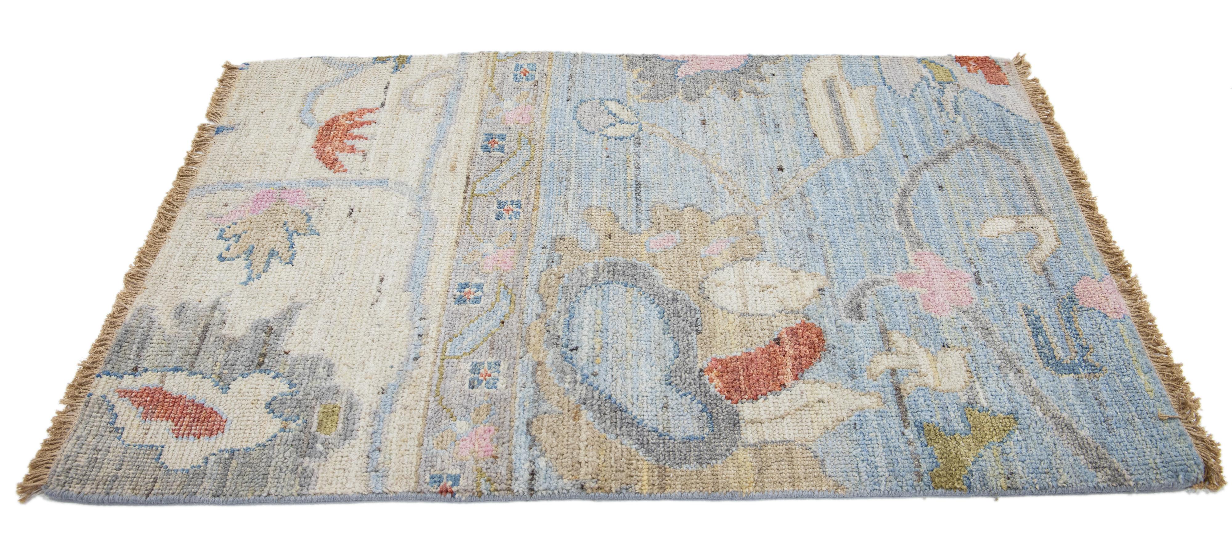 Apadana'S Samsun Collection'S Wollteppich nach Maß. Kundenspezifische Größen und Farben auf Bestellung. 

MATERIAL: 100% Wolle 
Techniken: Handgeknüpft
Stil: Modernes Oushak 
Vorlaufzeit: Ca. 15-16 Wochen verfügbar 
Farben: Wie abgebildet, andere