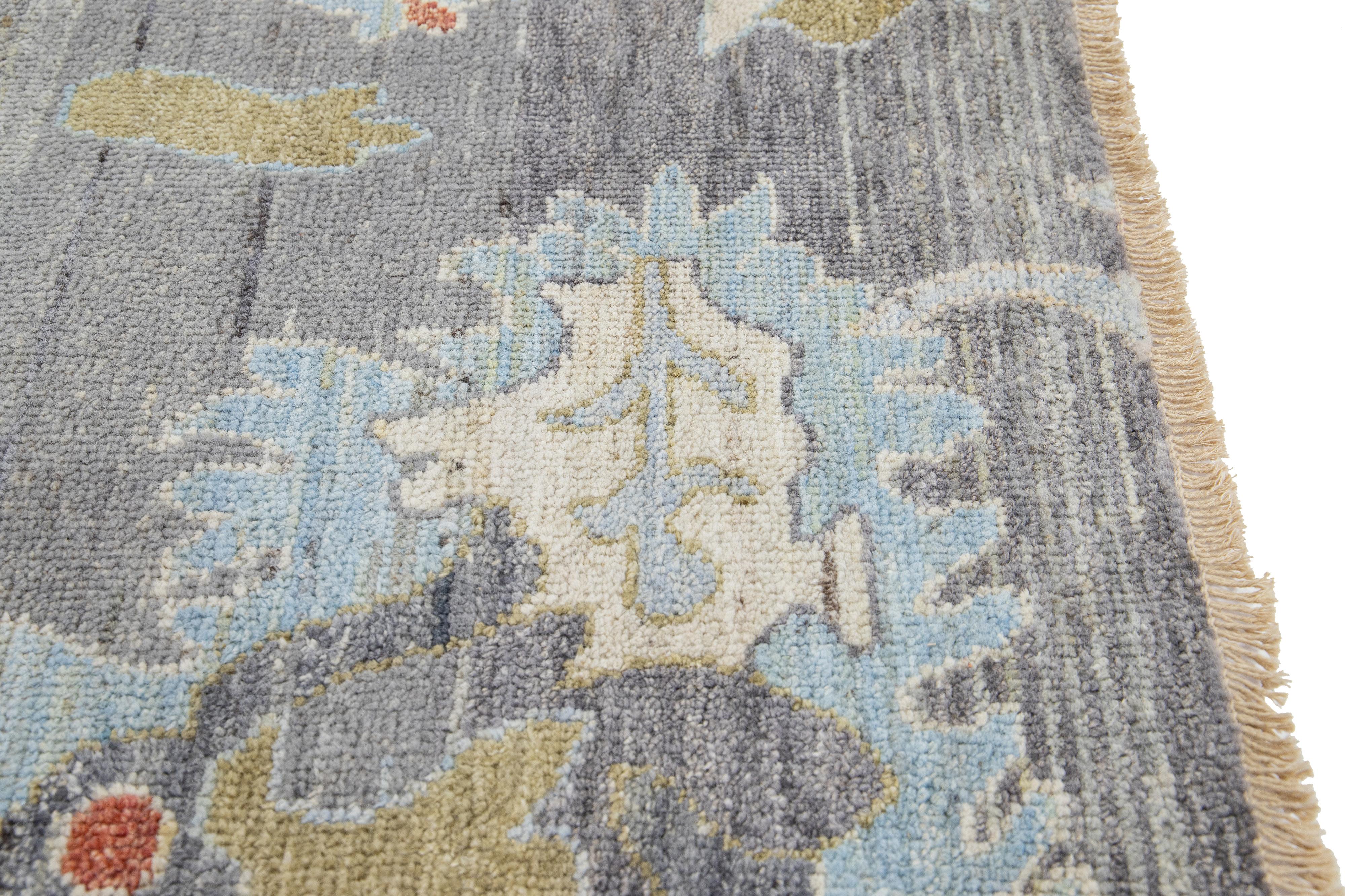 Indien Tapis gris moderne de style Oushak fait à la main par Apadana en vente