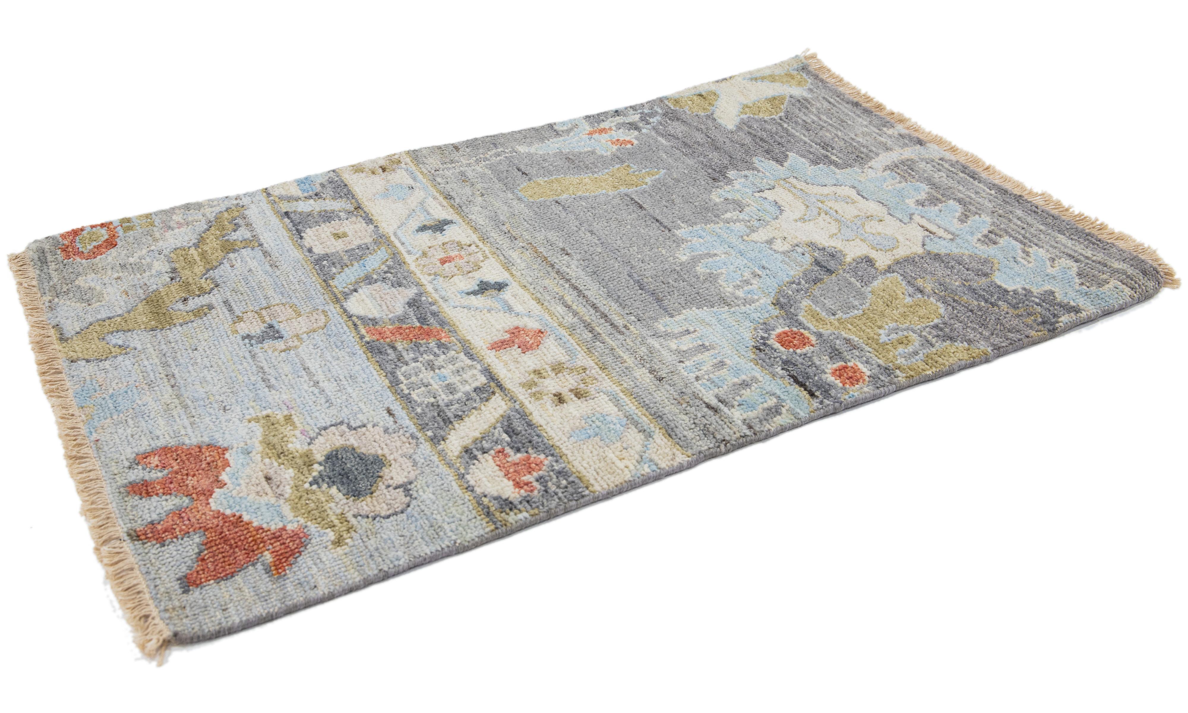 Noué à la main Tapis gris moderne de style Oushak fait à la main par Apadana en vente