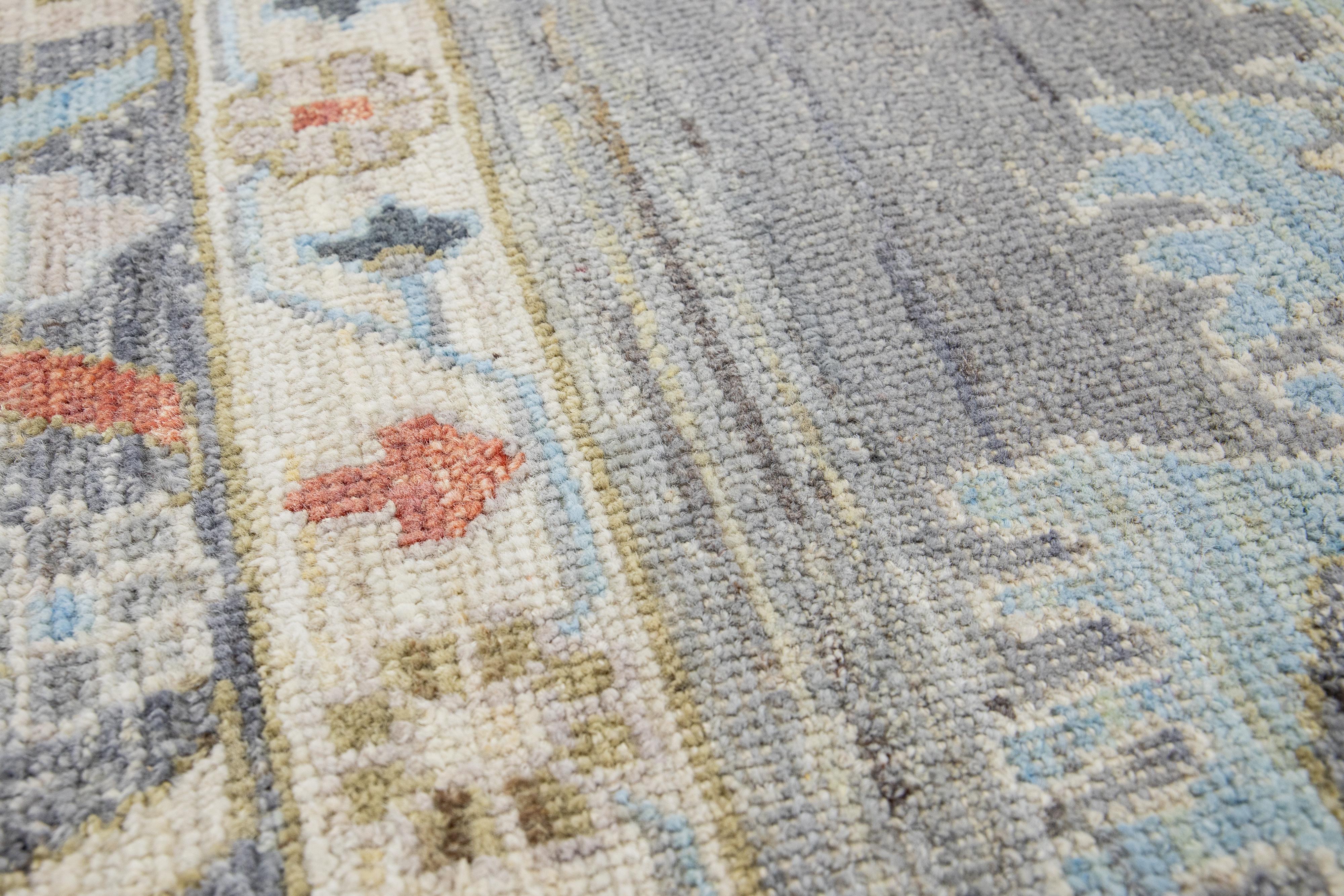 Tapis gris moderne de style Oushak fait à la main par Apadana Neuf - En vente à Norwalk, CT