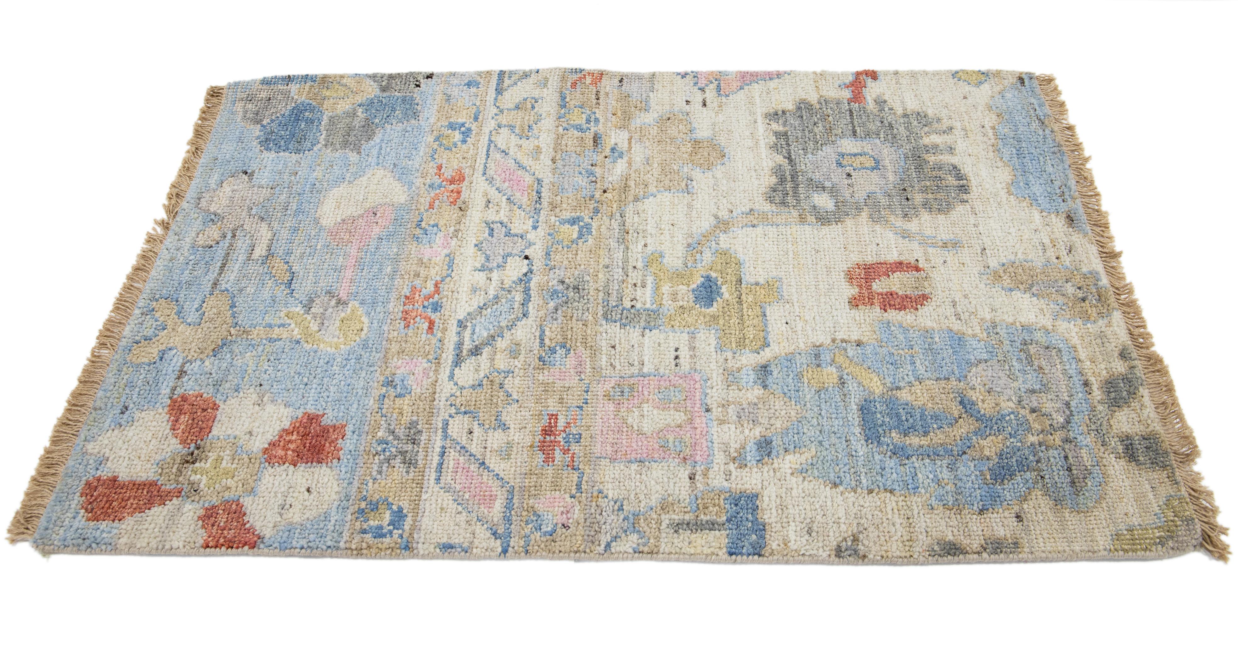 Apadana'S Samsun Collection'S Wollteppich nach Maß. Kundenspezifische Größen und Farben auf Bestellung. 

MATERIAL: 100% Wolle 
Techniken: Handgeknüpft
Stil: Modernes Oushak 
Vorlaufzeit: Ca. 15-16 Wochen verfügbar 
Farben: Wie abgebildet, andere