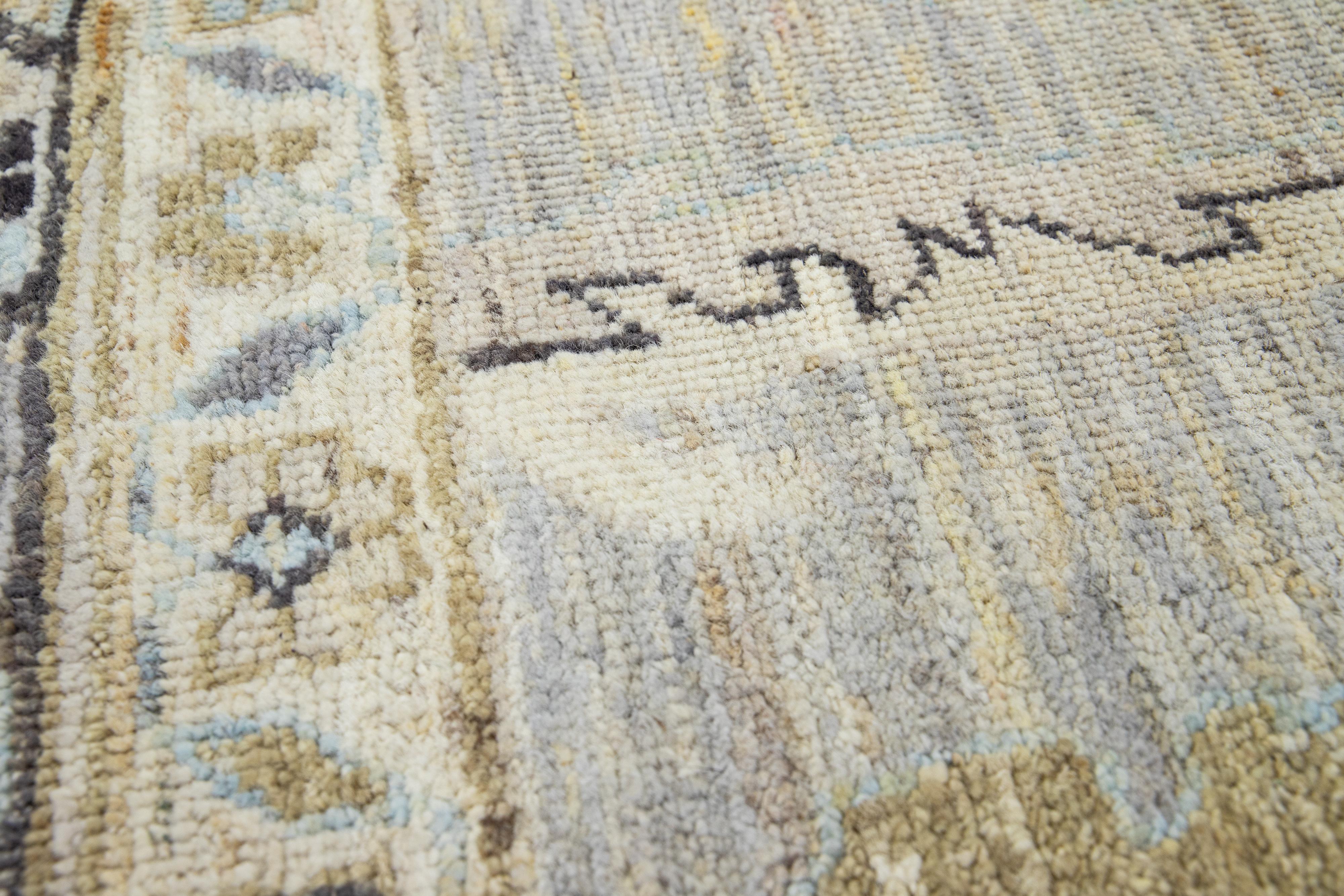 Tappeto di lana personalizzato blu e beige fatto a mano in stile Oushak moderno di Apadana In condizioni Nuovo in vendita a Norwalk, CT