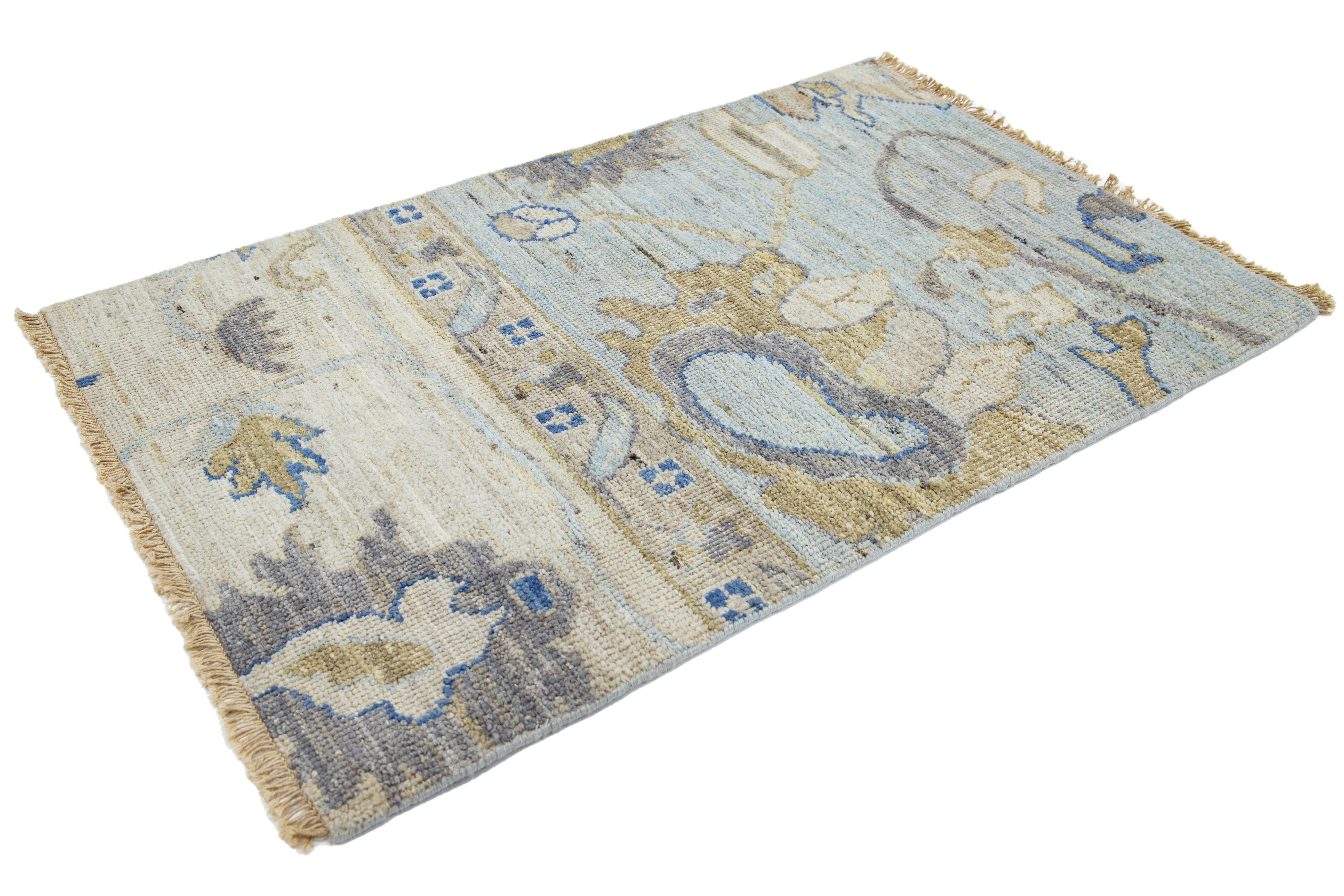 Apadana's Moderner handgefertigter Teppich aus blauer Wolle im Oushak-Stil (Handgeknüpft) im Angebot