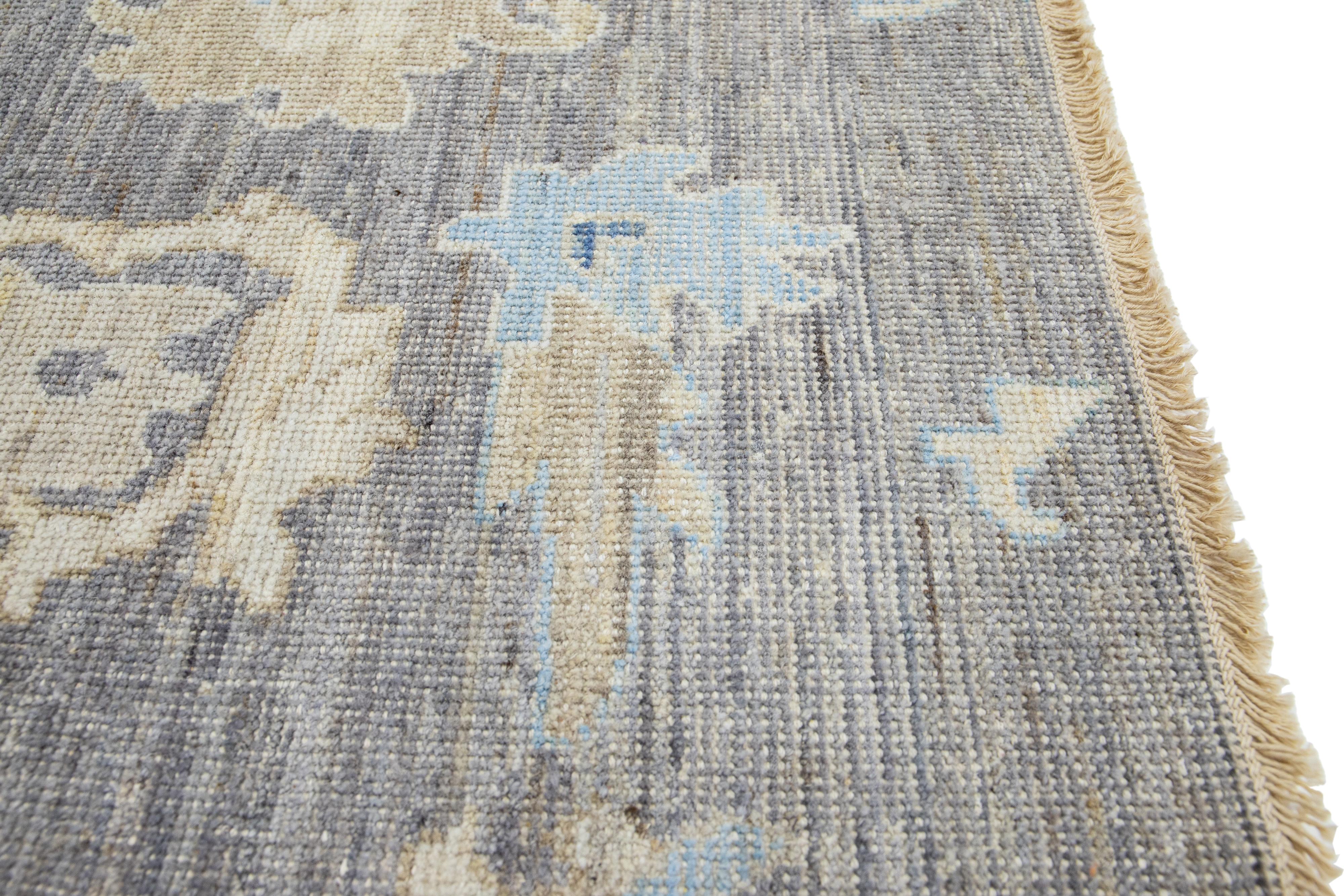Indiano Tappeto in lana grigio personalizzato fatto a mano in stile Oushak moderno di Apadana in vendita