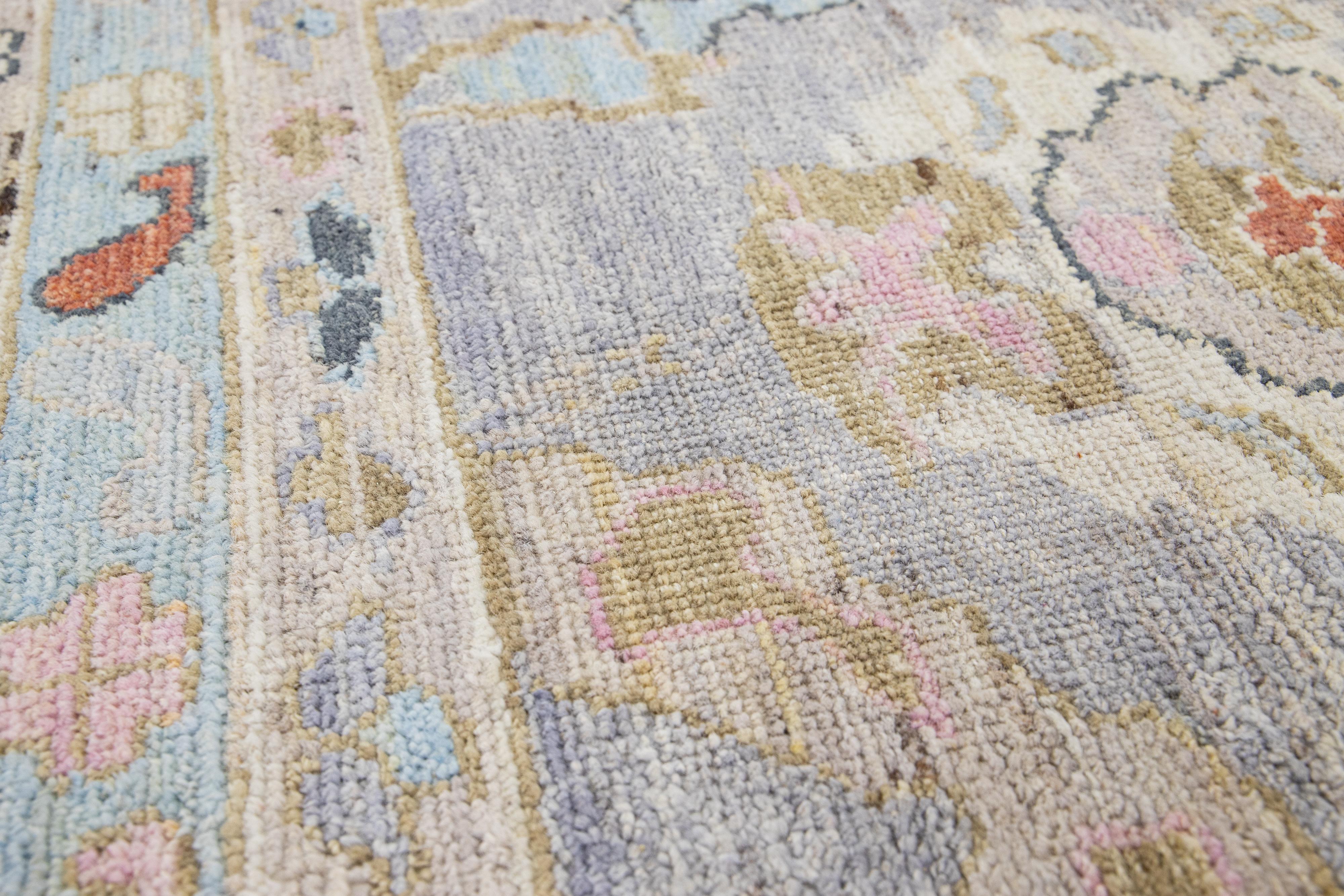 Apadana's Moderner handgefertigter Wollteppich im Oushak-Stil in Grau-Beige, maßgefertigt im Zustand „Neu“ im Angebot in Norwalk, CT
