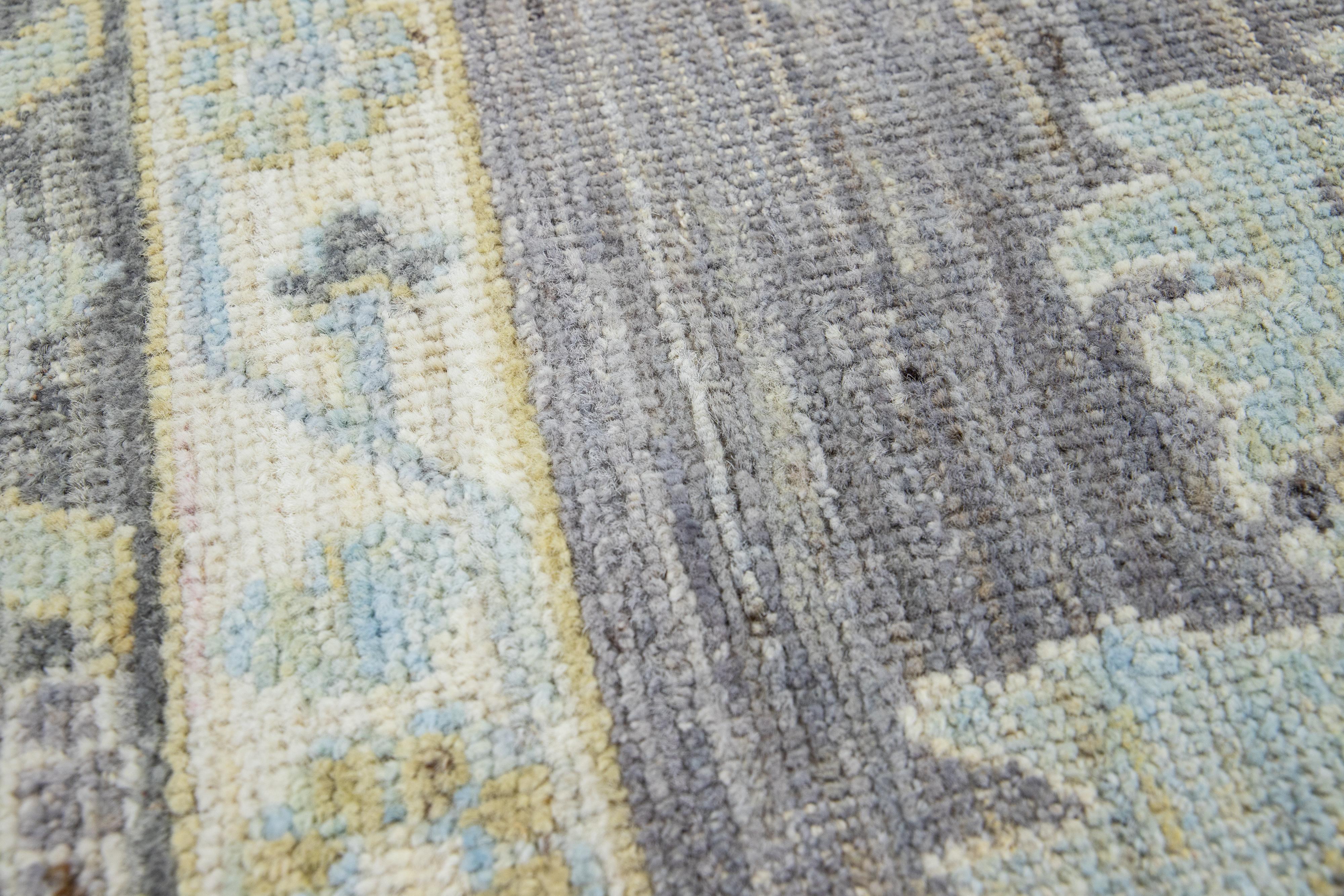 Tapis en laine gris moderne de style Oushak fait à la main par Apadana, fait sur mesure Neuf - En vente à Norwalk, CT