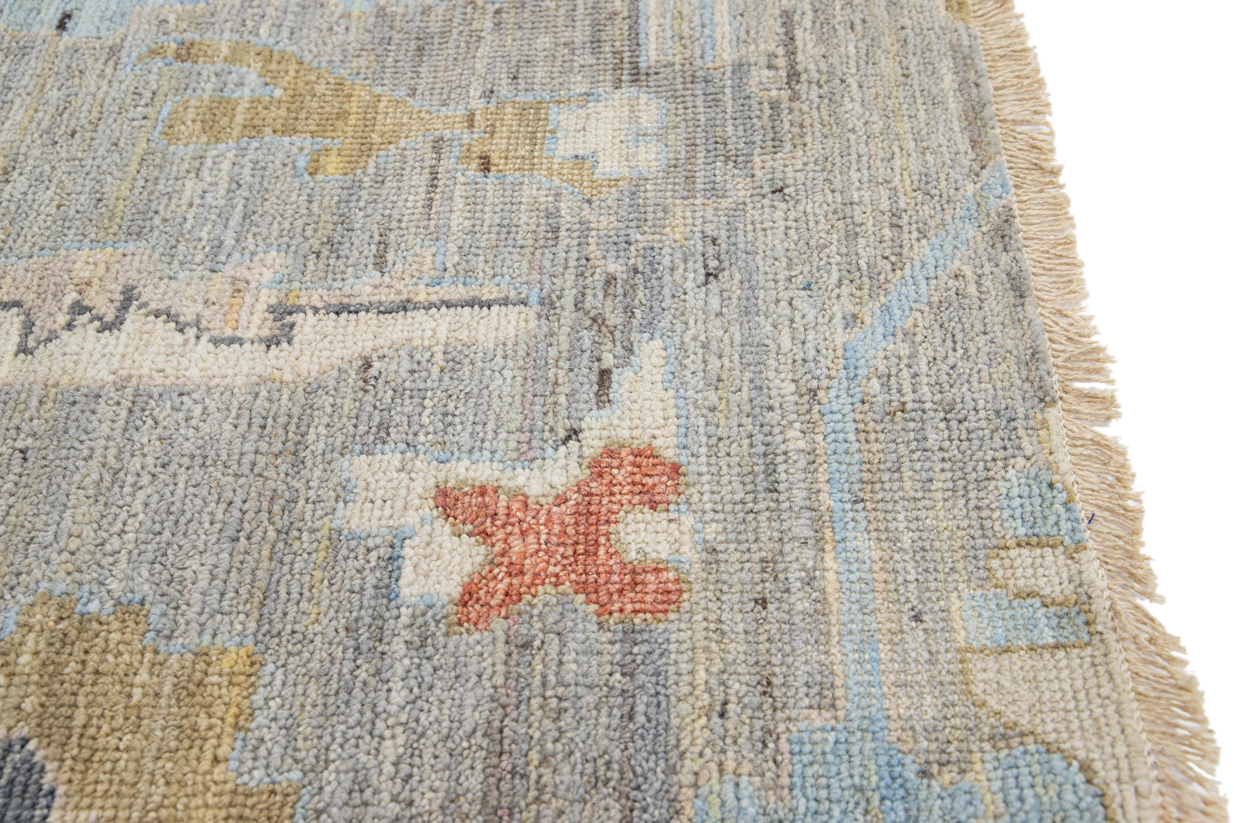 Indiano Tappeto di lana personalizzato fatto a mano multicolore in stile Oushak moderno di Apadana in vendita